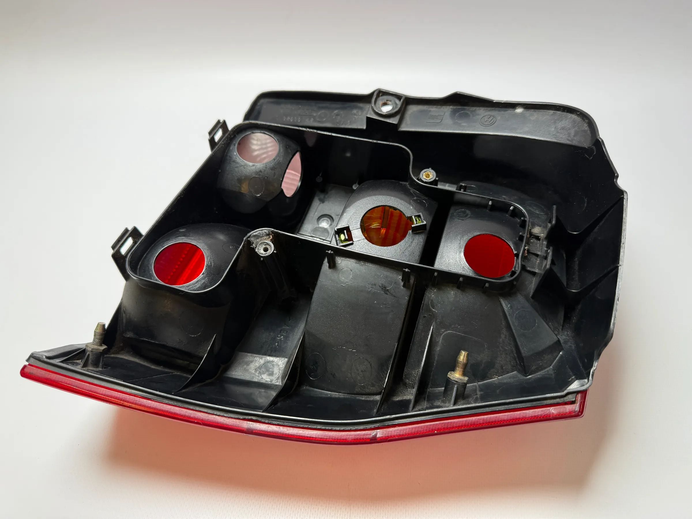 Oryginalna lampa tylna VW Lupo 6E1,/6X1 lewa, Carello 38030748 / 9559