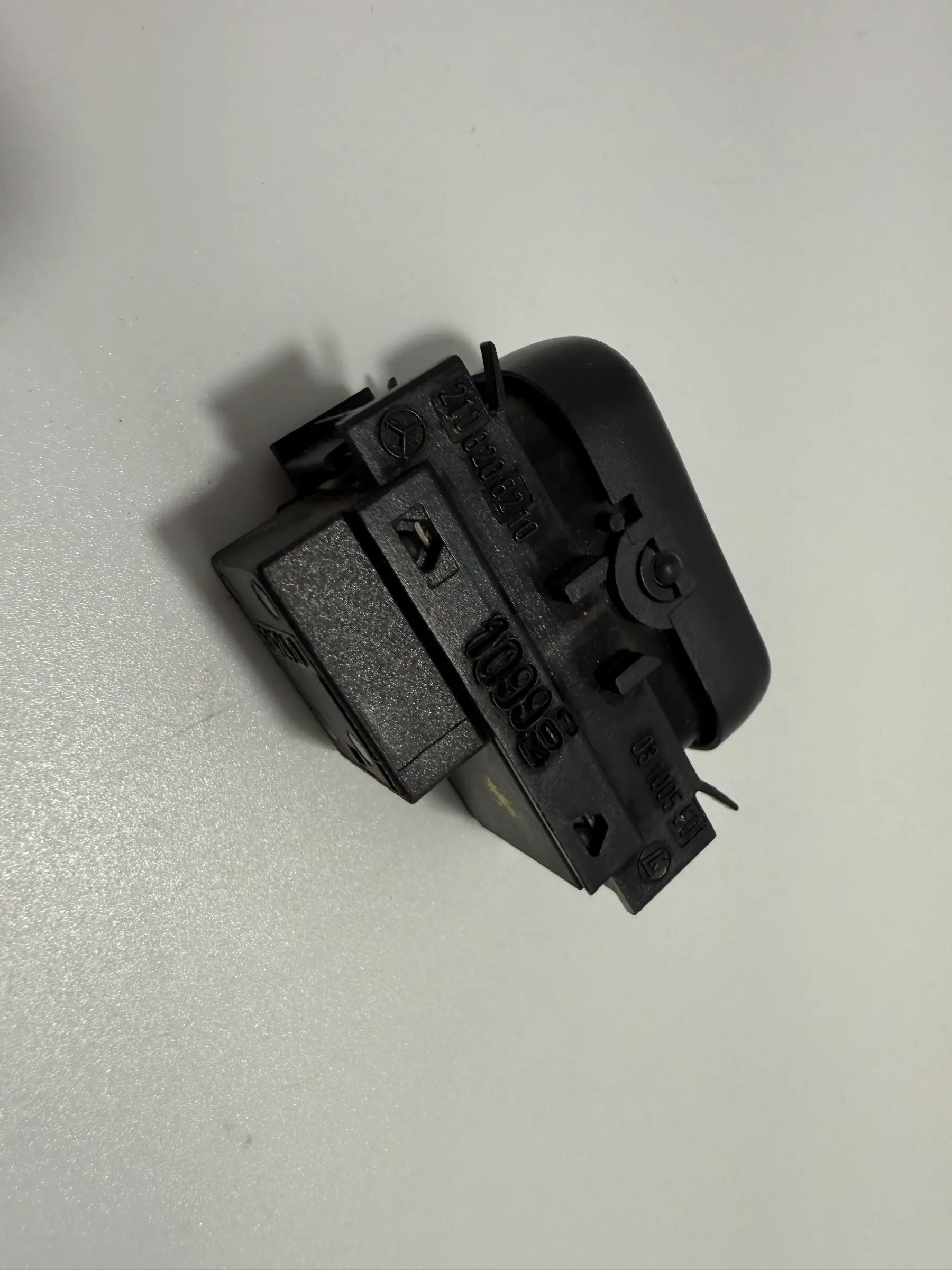 Original Mercedes-Benz E-Class W210 Window Switch Rear L/R A2108208210 