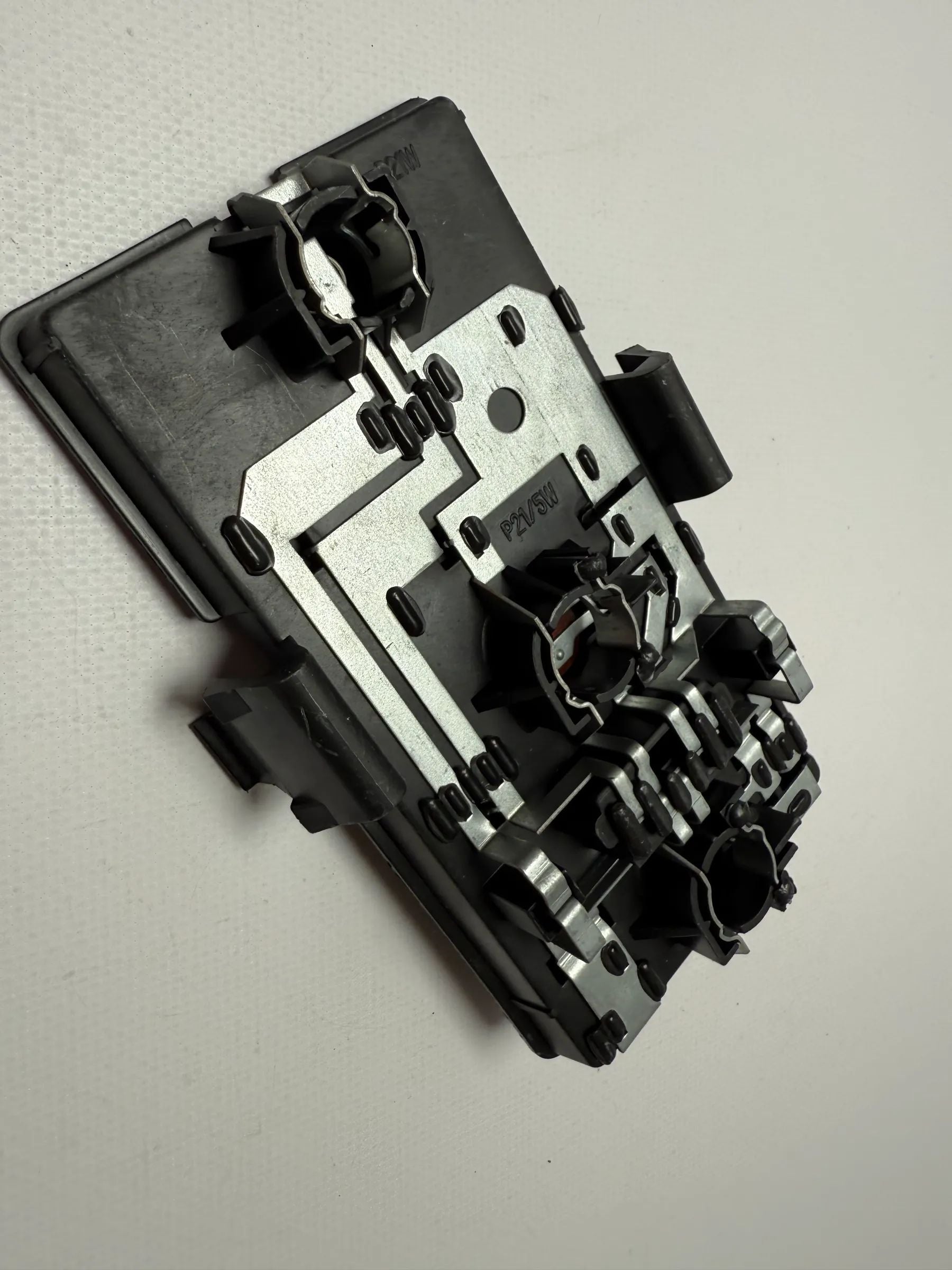 Oryginalny uchwyt lampy tylnej Renault 19 Phase II/III Cabrio (D53/853) 141339