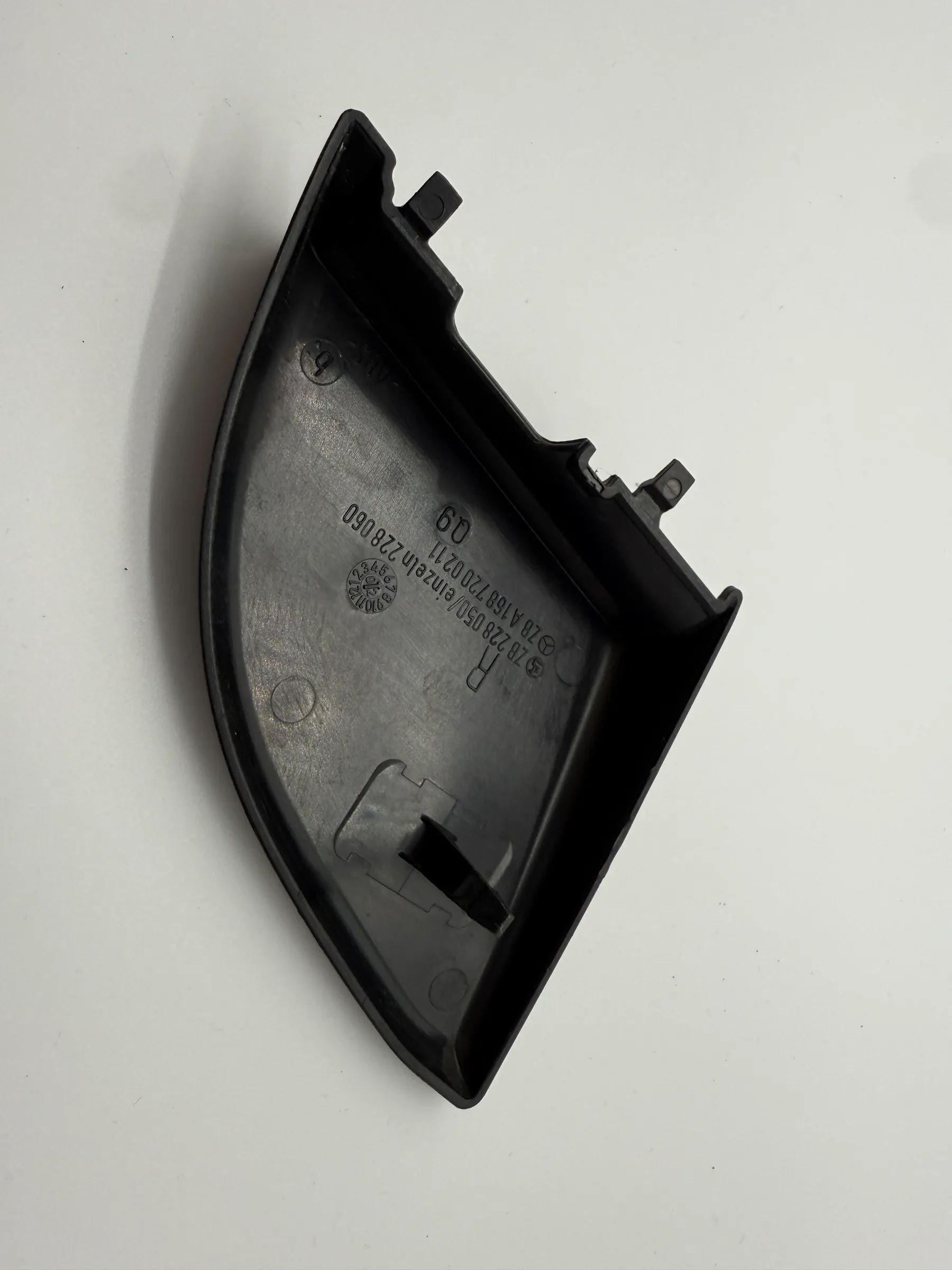 Original Mercedes-Benz A-Klasse Innenverkleidung Dreieck Rechts A1687200211