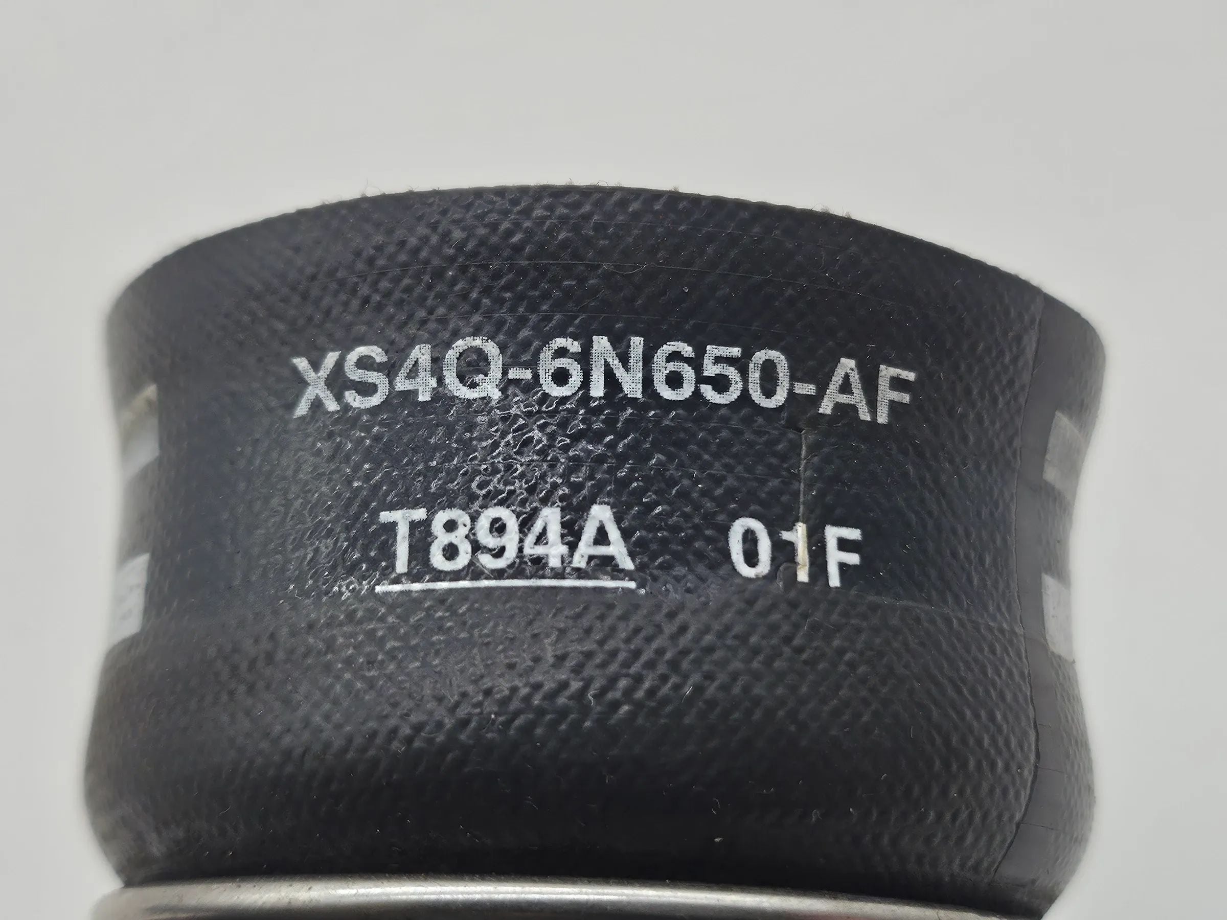 Orig Ford Focus 1 1,8D 66KW Ladeluftschlauch Turboschlauch Schlauch XS4Q6N650AF