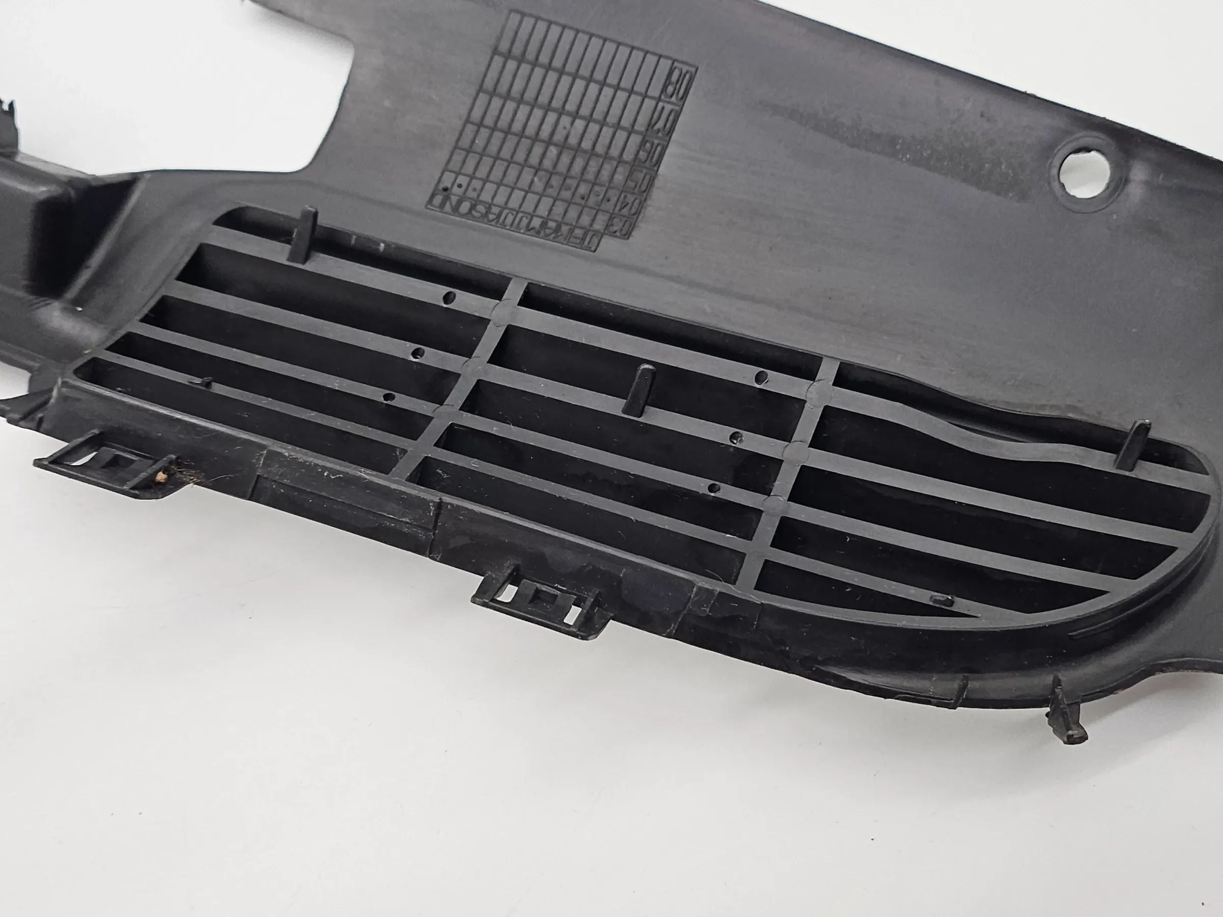 Оригинальная решетка радиатора Peugeot 206CC передняя 96495663XT