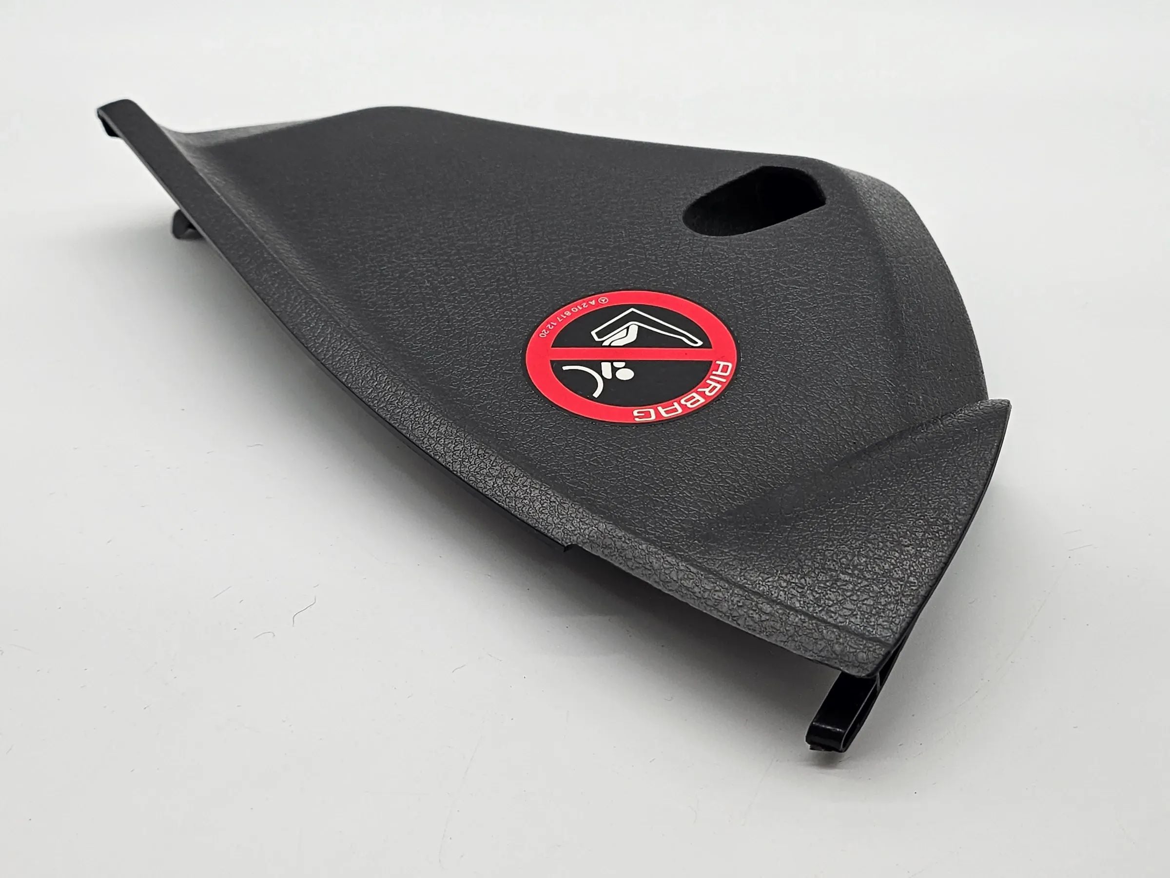 Крышка облицовки передней панели справа Mercedes-Бенц W203 оригинал A2036800678