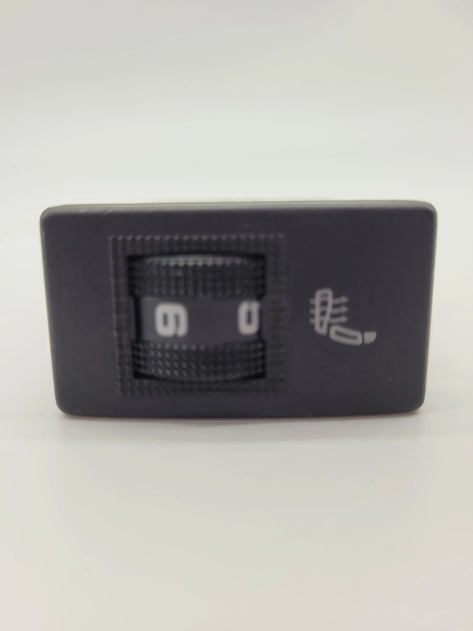 Original AUDI A4 (8D2/B5) Schalter Sitzheizung 8D0963563