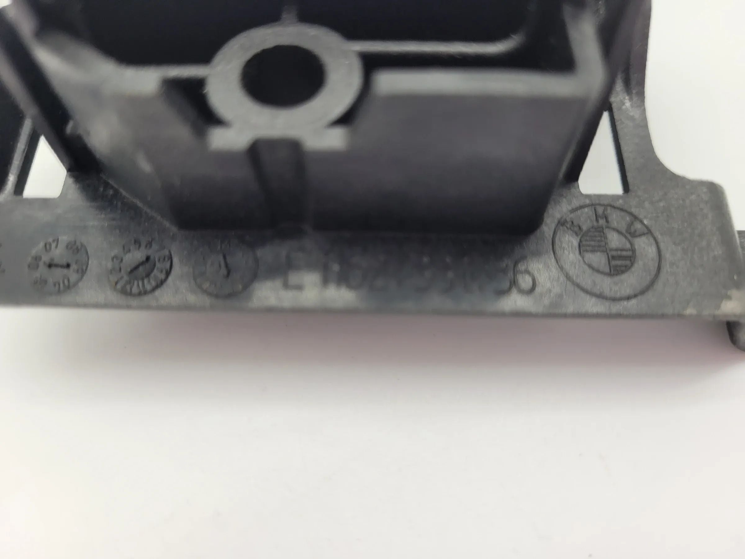 BMW 3er (E90/E91) Halter Halterung Techts 51167130690