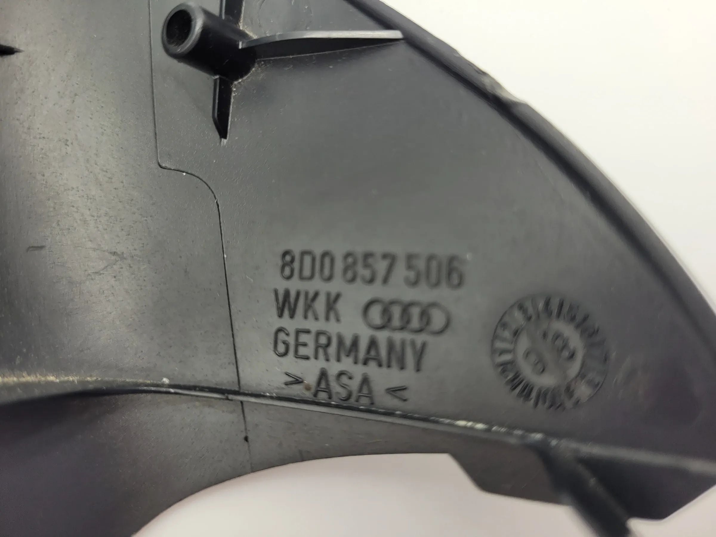 Original Audi A4 (8D) Abdeckung Spiegeldreieck 8D0857506
