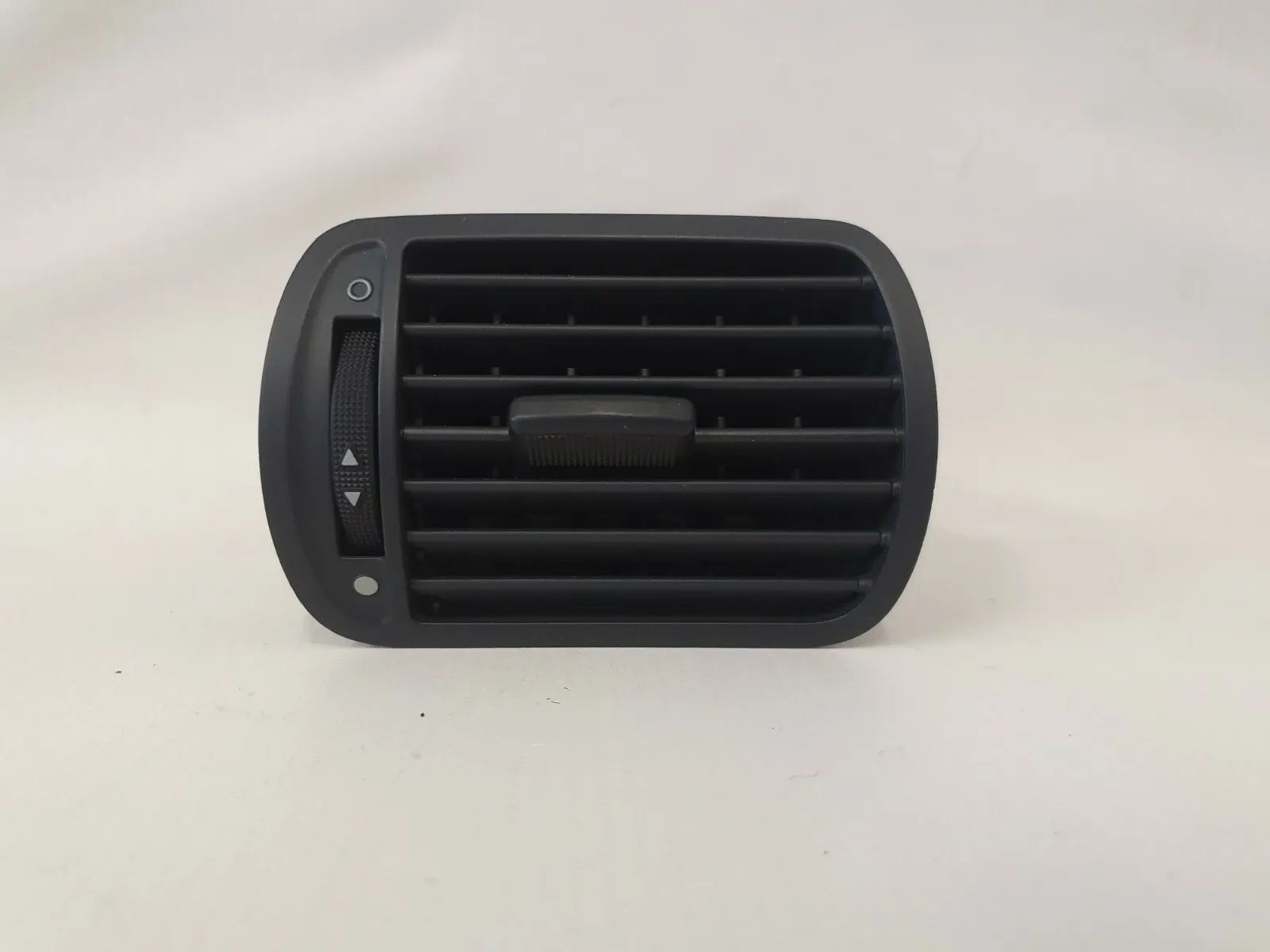 Original Audi A3 8L 3-door air vent nozzle front left 8L0820901 