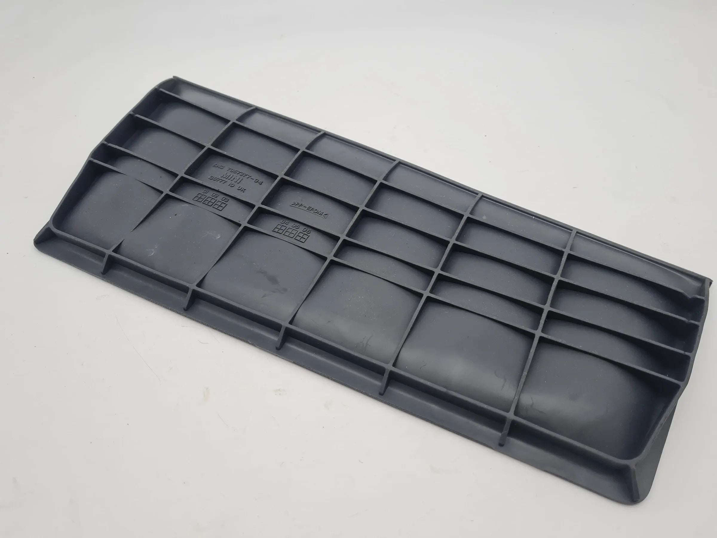 Original Mini One (R50/R53) Matte Ablagefach Gummi Einlage Rechts 51.43-7057377