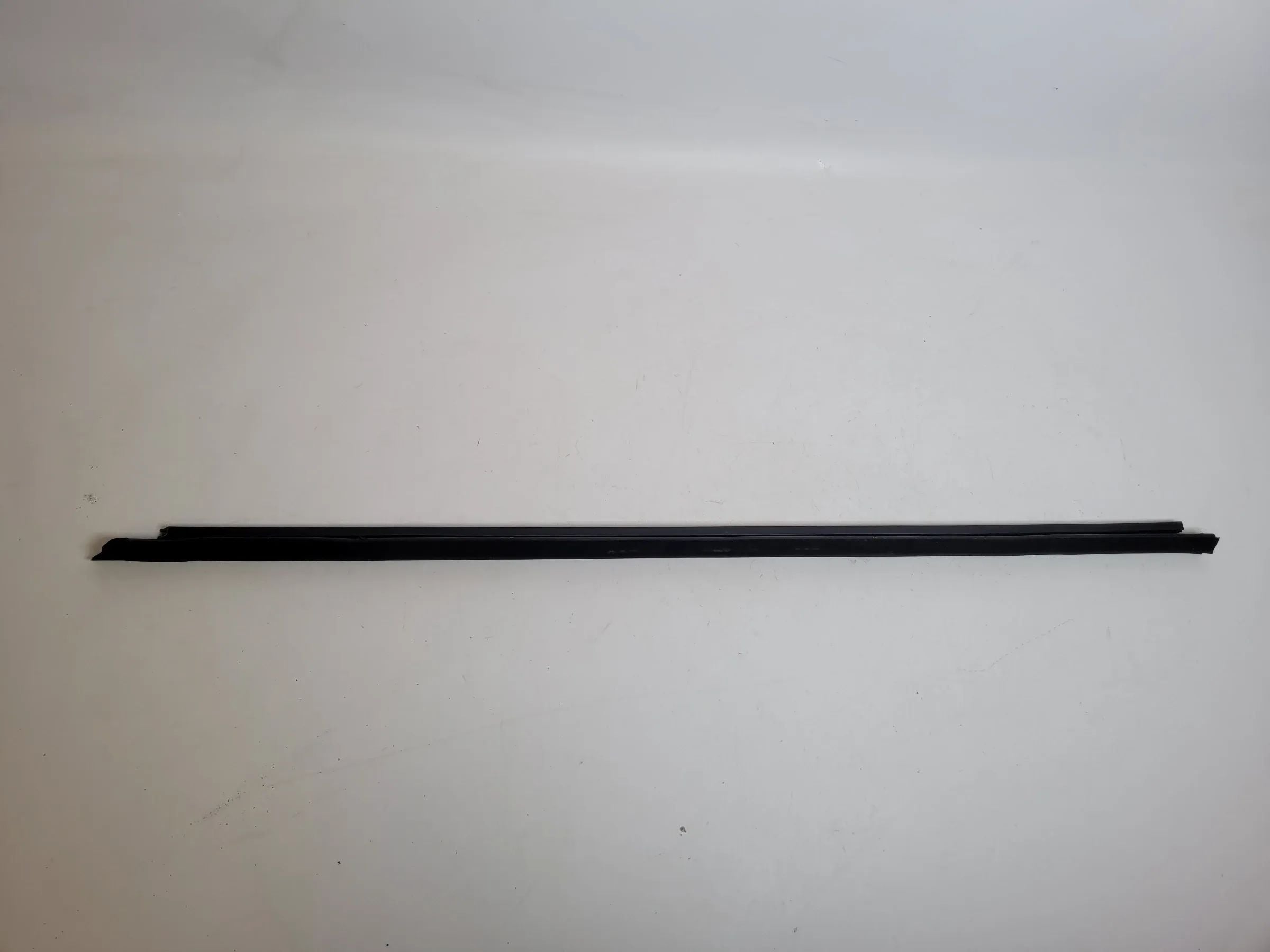 Original Audi A4 (8E/B6/B7) Tür Fenster Dichtung Leiste Links 8E0853284B