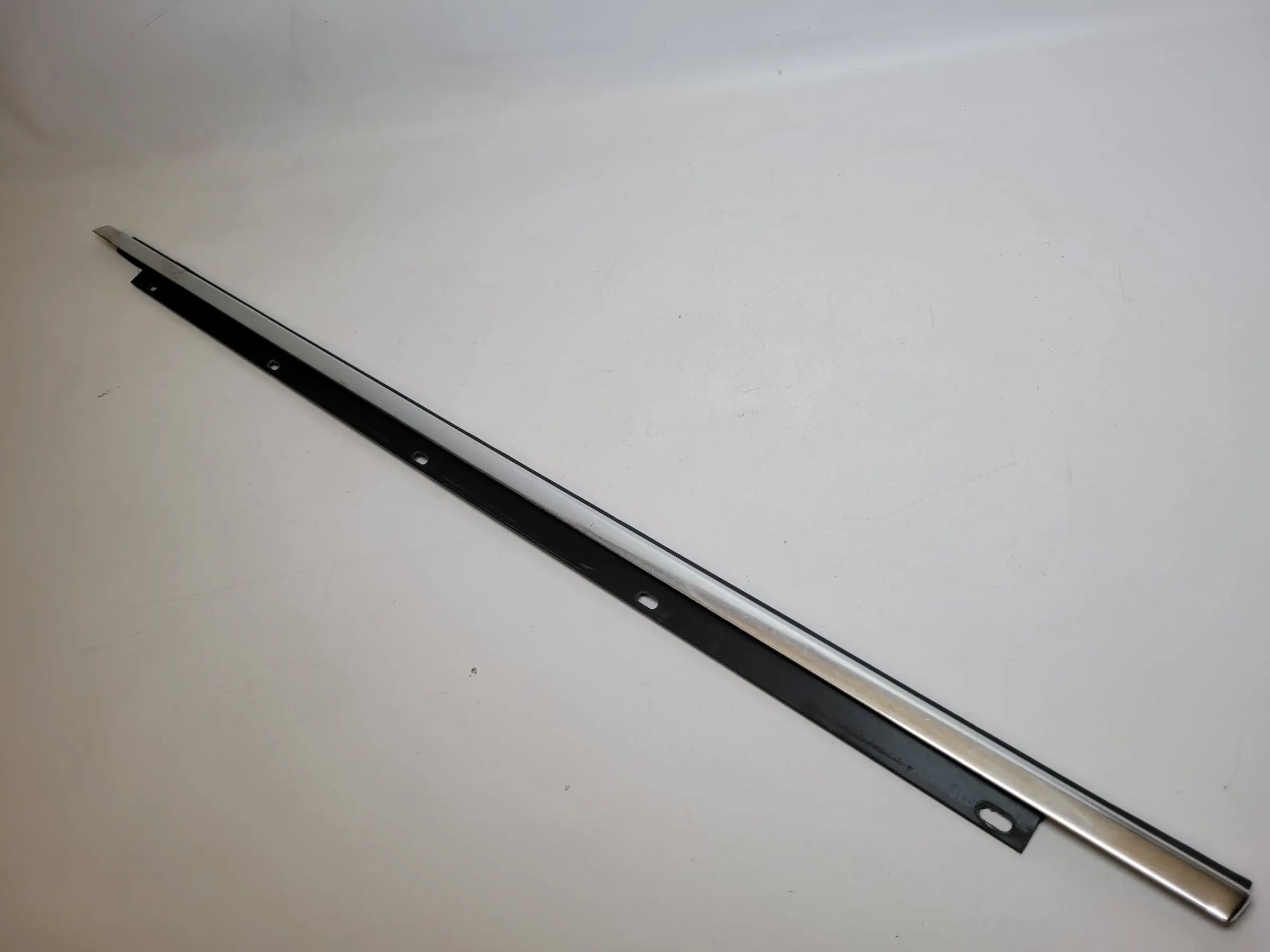 Original Audi A4 (8E/B6/B7) S-Line Dichtung Fensterleiste Links 8E0853283B