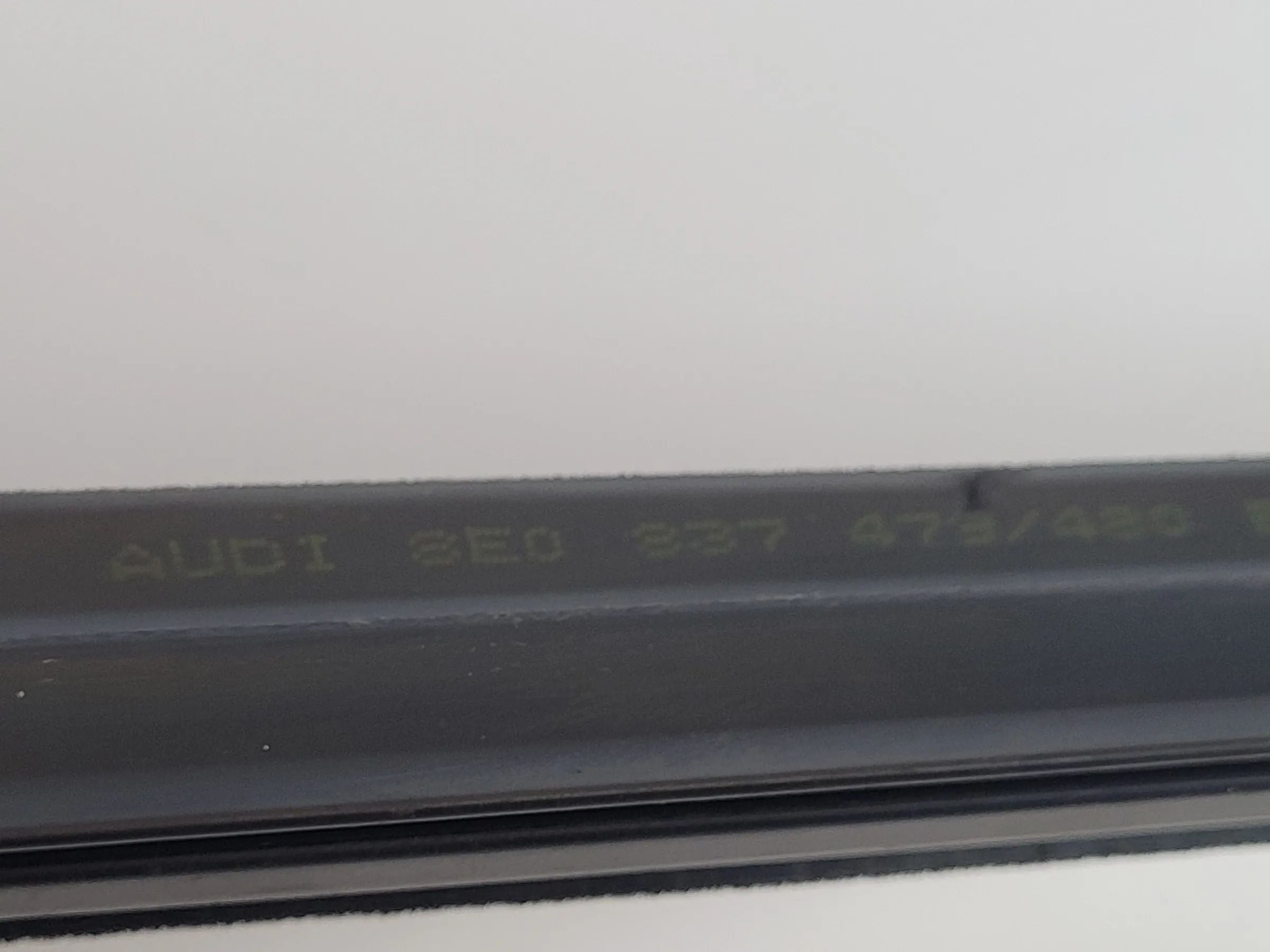 Original Audi A4 (8E/B6/B7) Tür Fenster Dichtung Leiste Rechts 8E0837480
