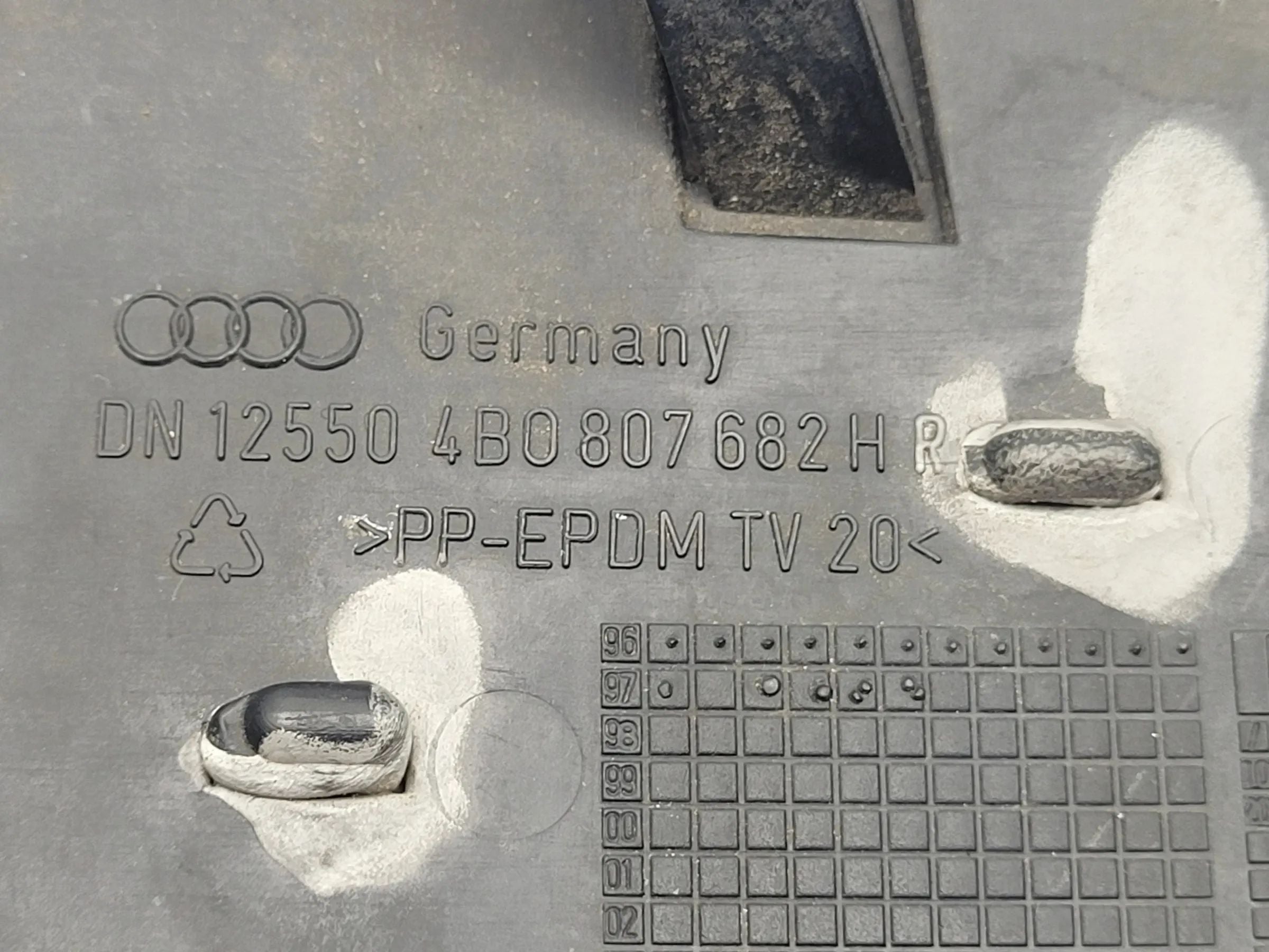 Original Audi A6 (4B2/4B4) Gitter Frontgitter Grill Rechts 4B0807682H/R