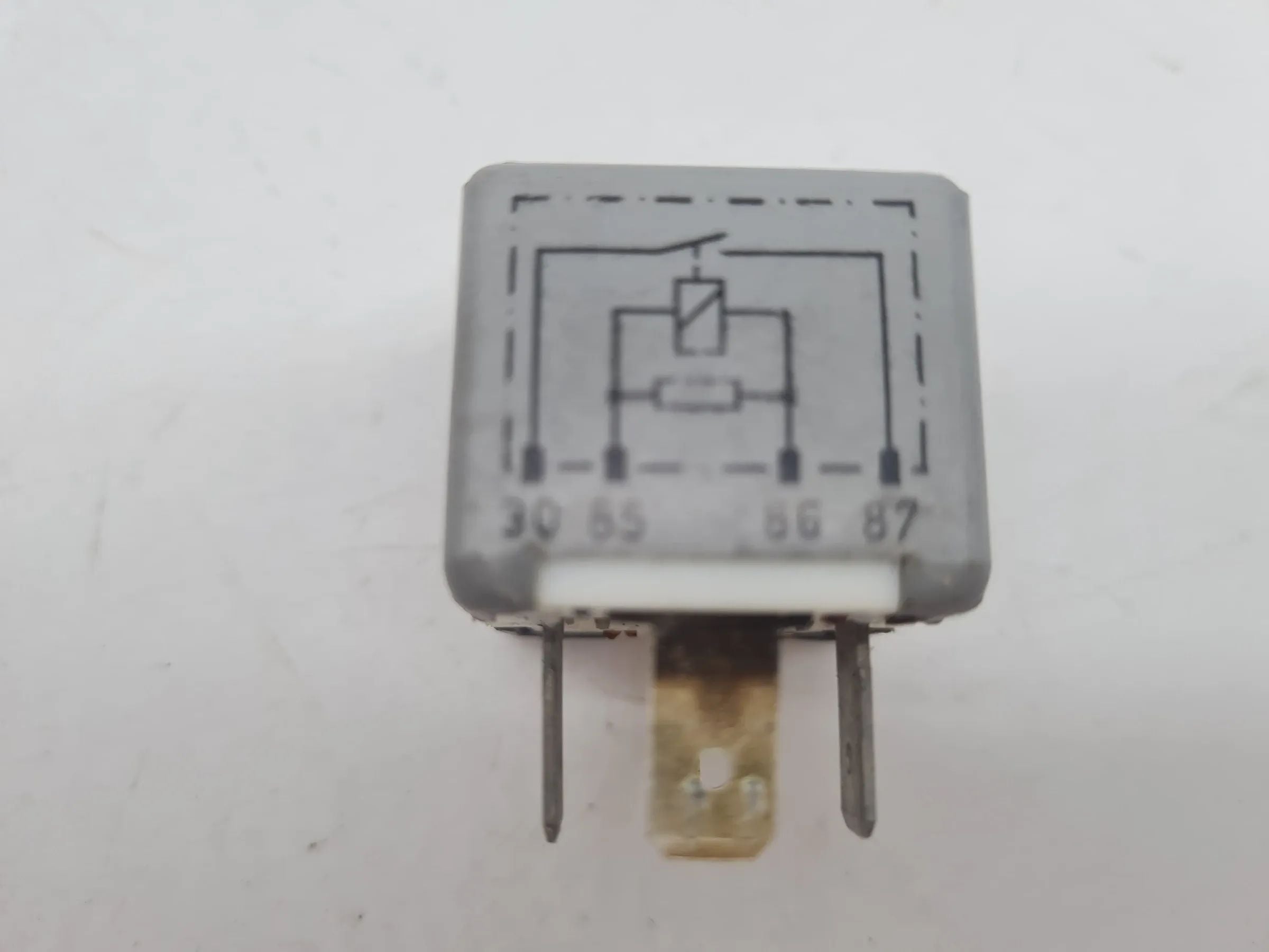 Original Audi A6 (4B2/4B4) Relais Multifunktionsrelais 8D0951253A