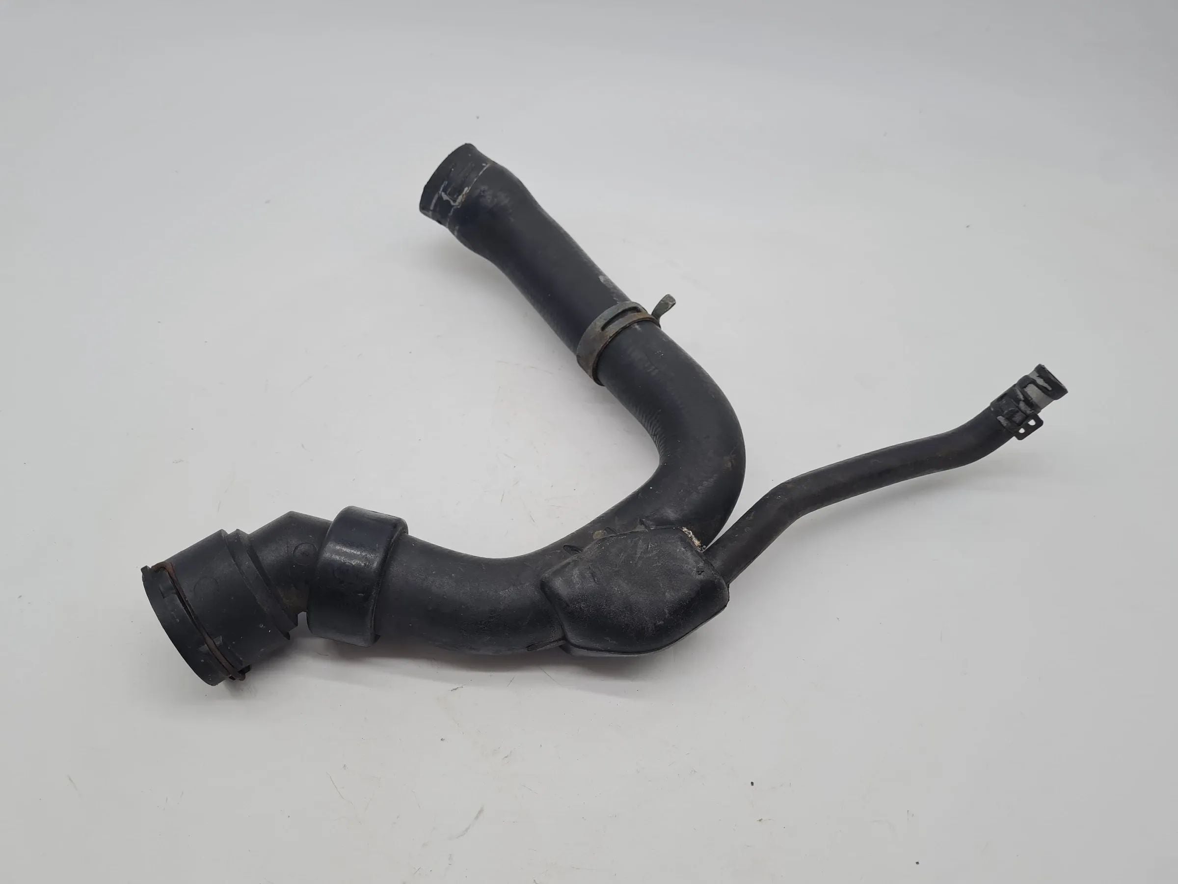 Original Audi A6 (4B2/4B4) 2.4 V6 Kühlerschlauch Kühlwasser 4B0121101C