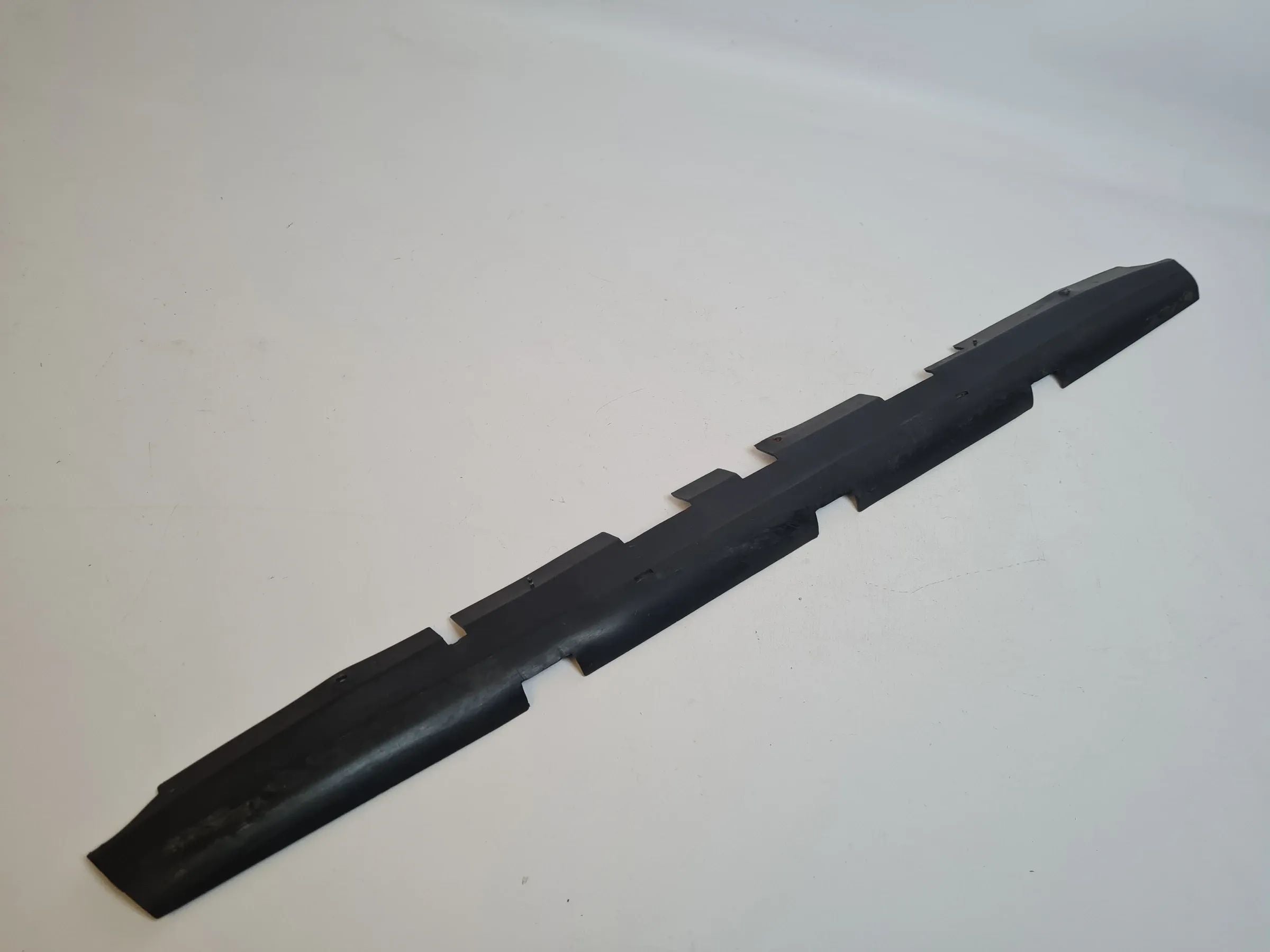 Original Audi A6 (4B2/4B4) Führung Abdeckung Schloßträger 4B0121292