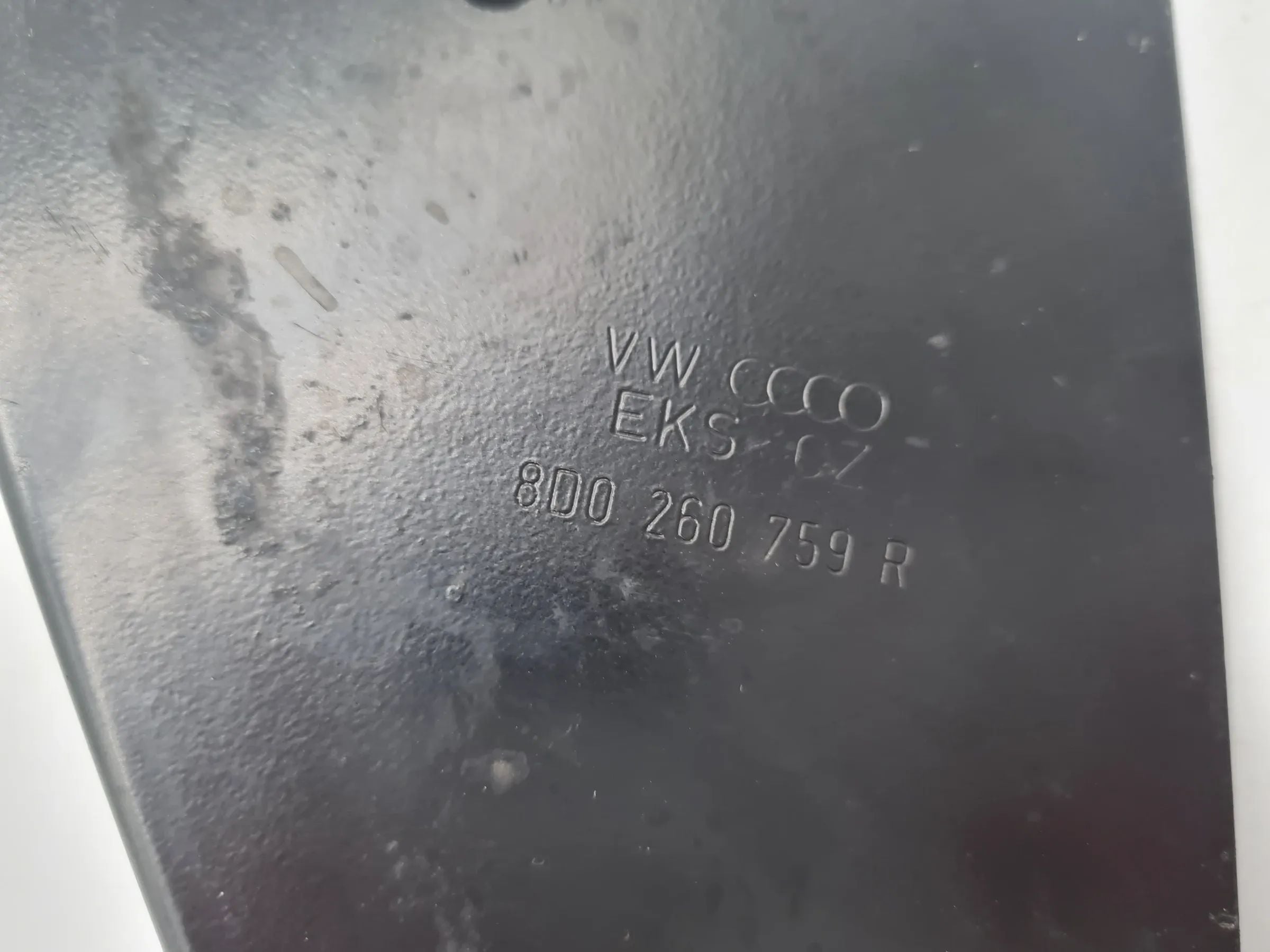 Original Audi A6 (4B2/4B4) Halter Klimatrockner Flasche 8D0260759R