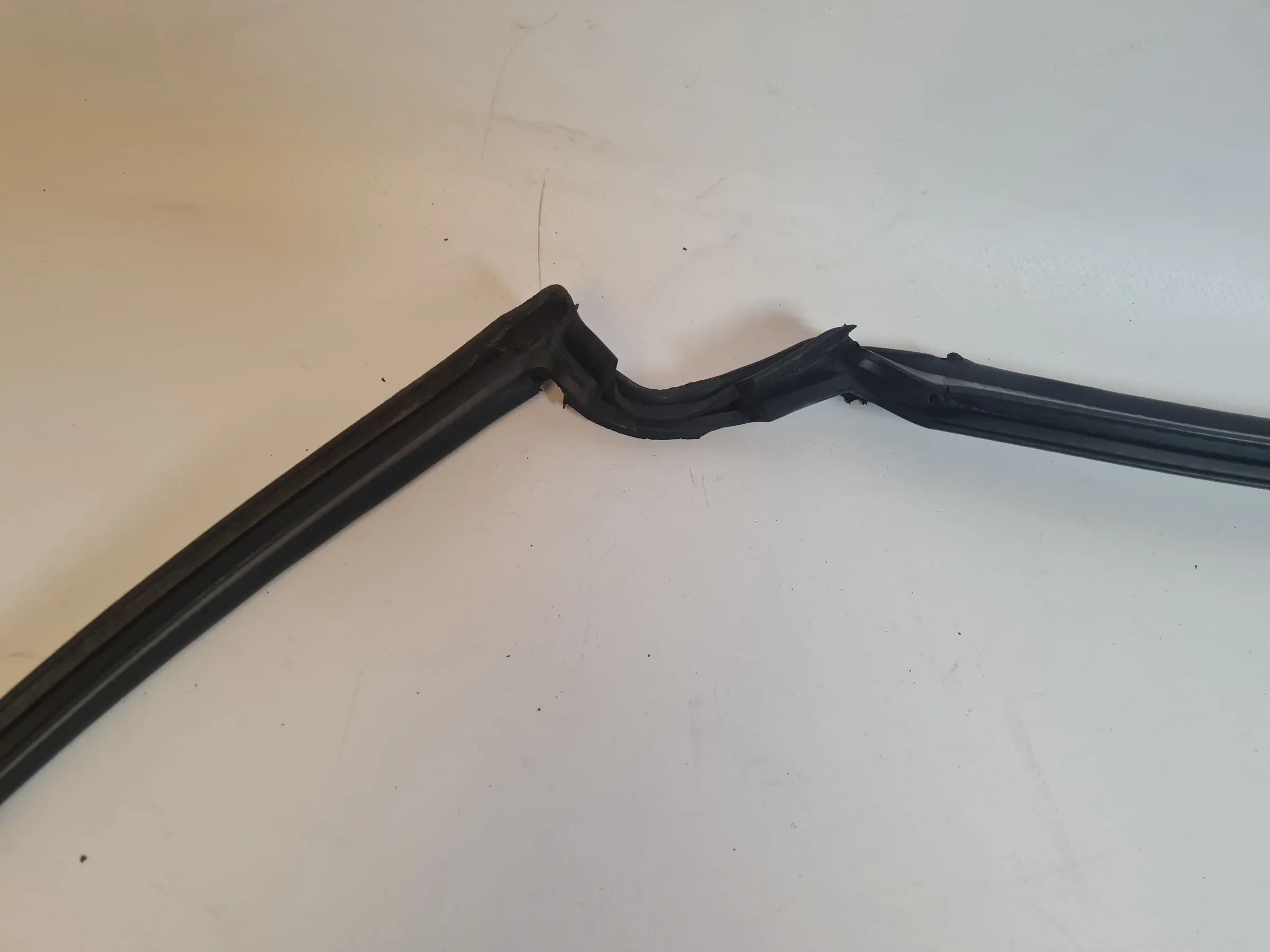 Original Mini One (R50/R53) Dichtung Frontklappe Motorhaube Hinten 7058137