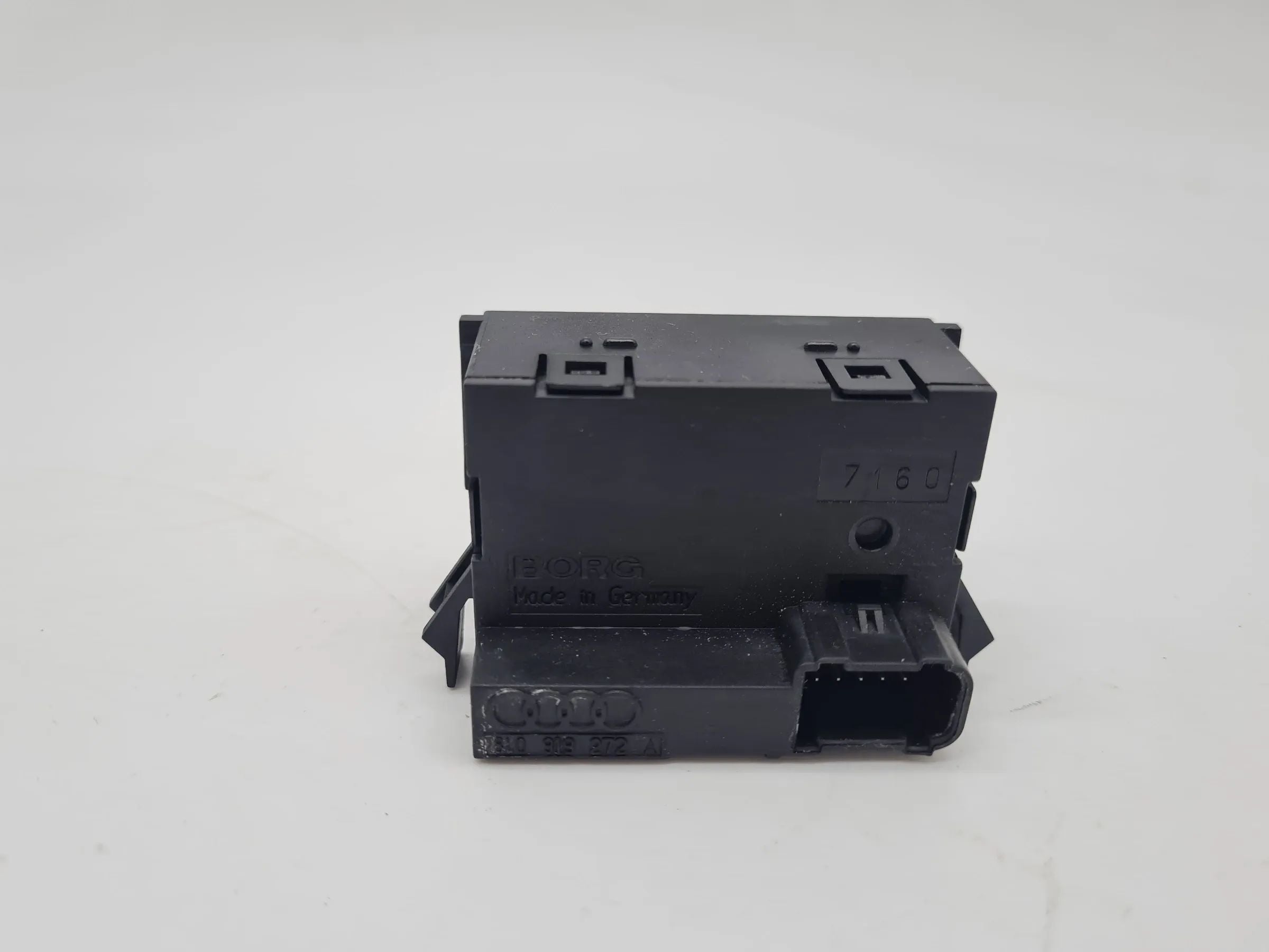 Original Audi A6 (4B2/4B4) Bordcomputer Display 8L0919272A