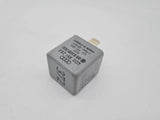Original Audi A6 (4B2/4B4) Kraftstoffpumpenrelais Relais 4D0951253