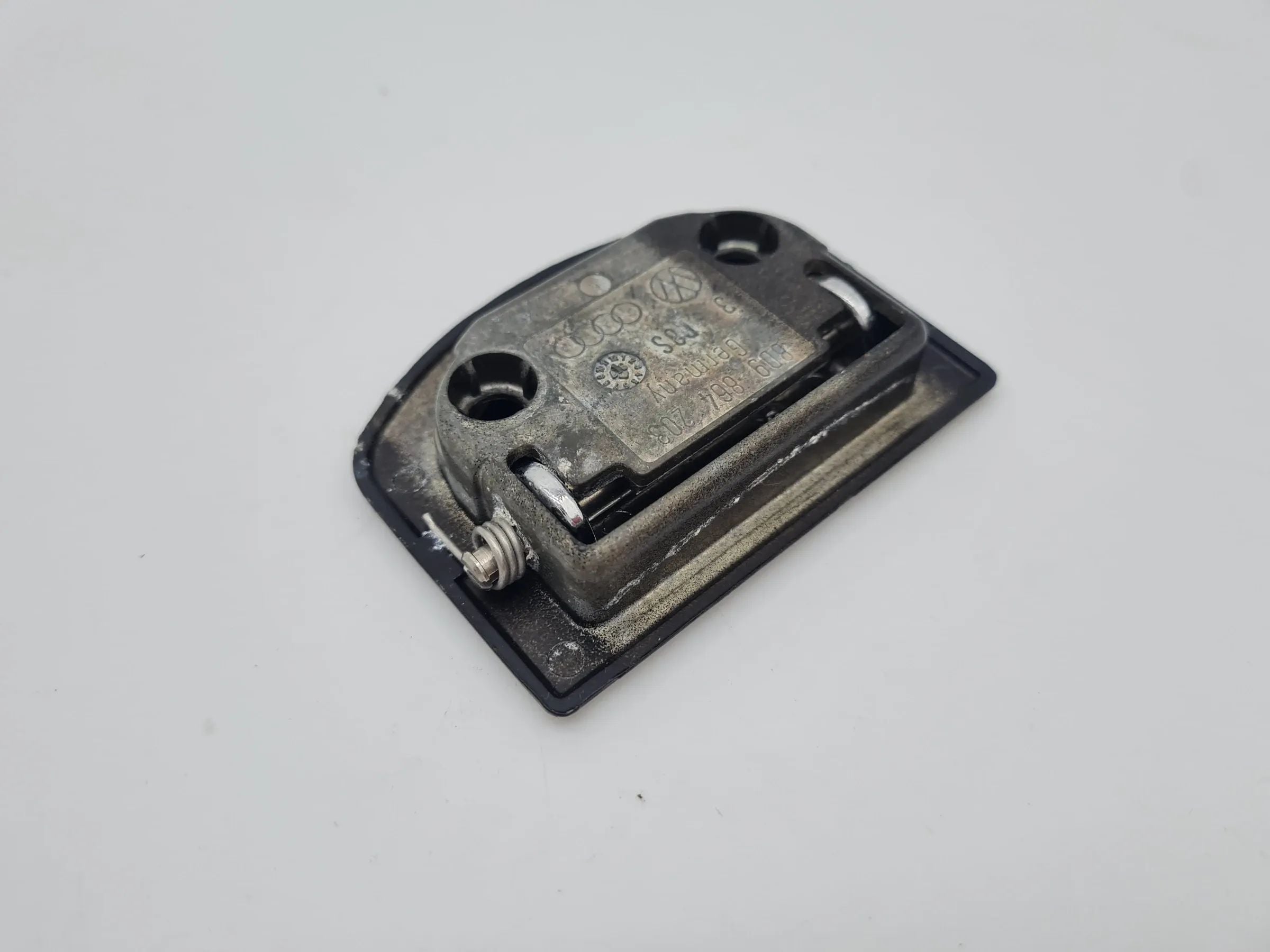 Original Audi A6 (4B2/4B4) Verzurröse Zurröse Kofferraum 8D9864203
