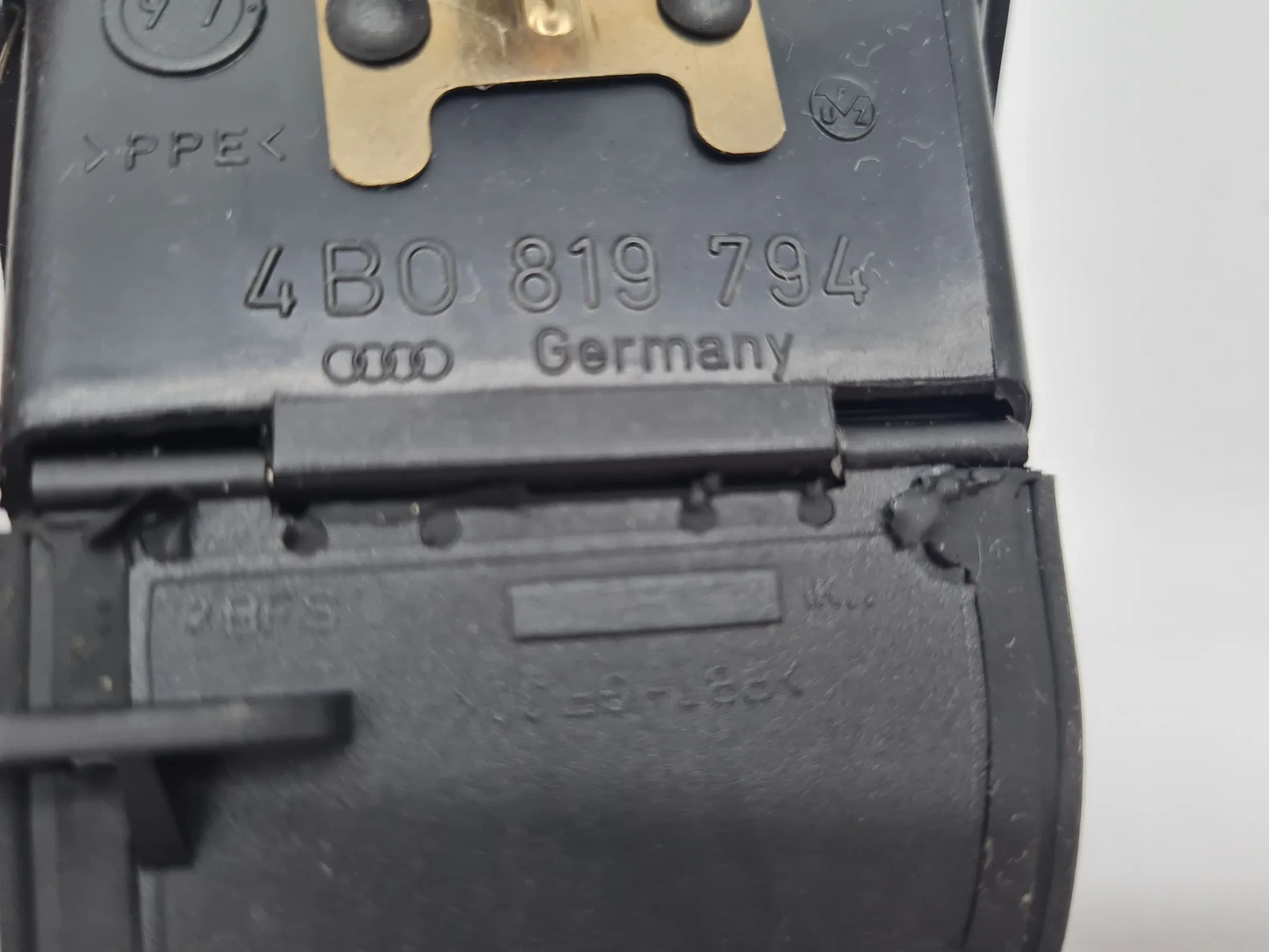 Original Audi A6 (4B2/4B4) Luftgitter Luftdüse Vorne Rechts 4B0819794