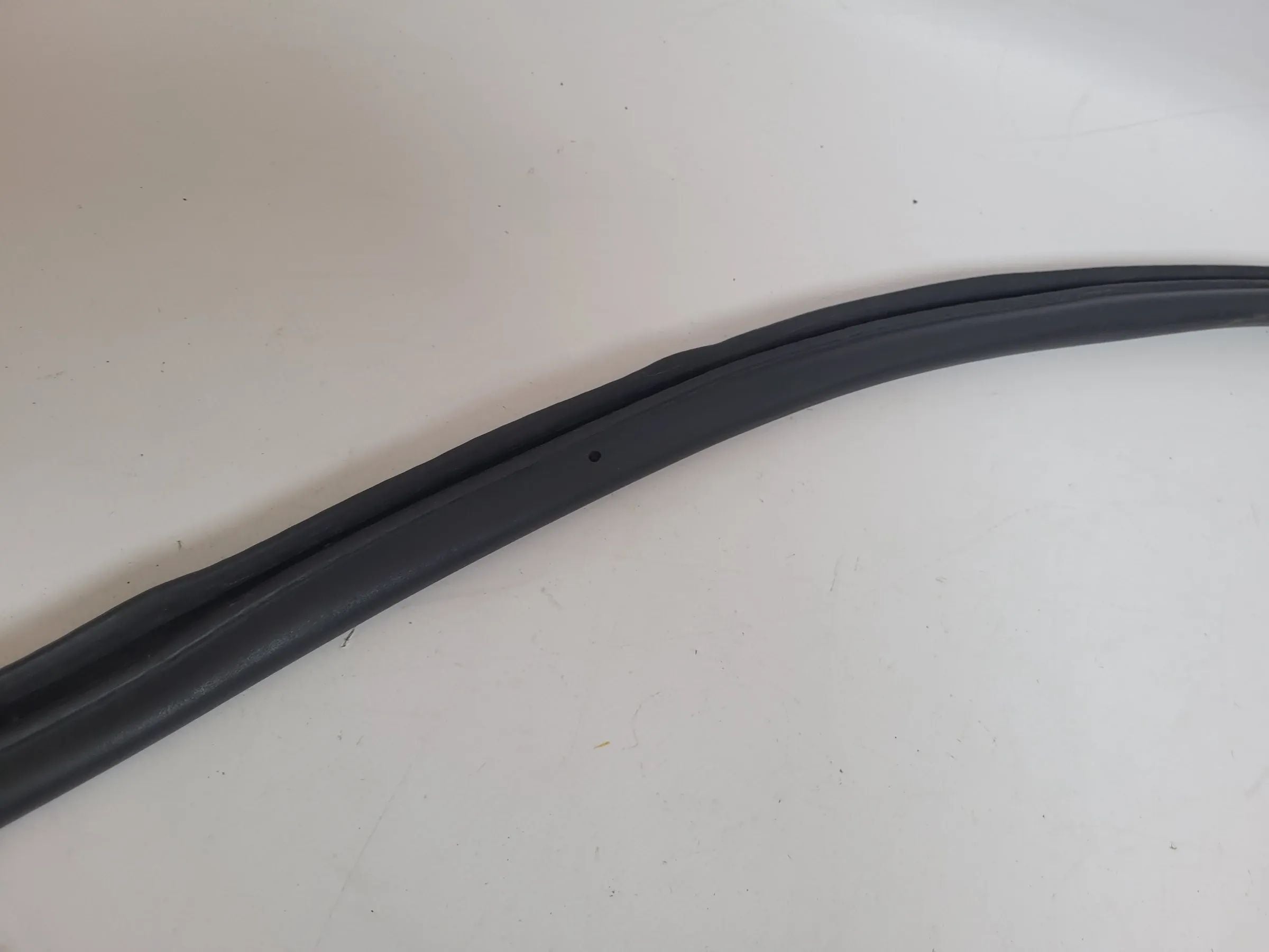 Original Audi A6 (4B2/4B4) Dichtung Abdeckung Wasserkasten Batterie (4B1819447)