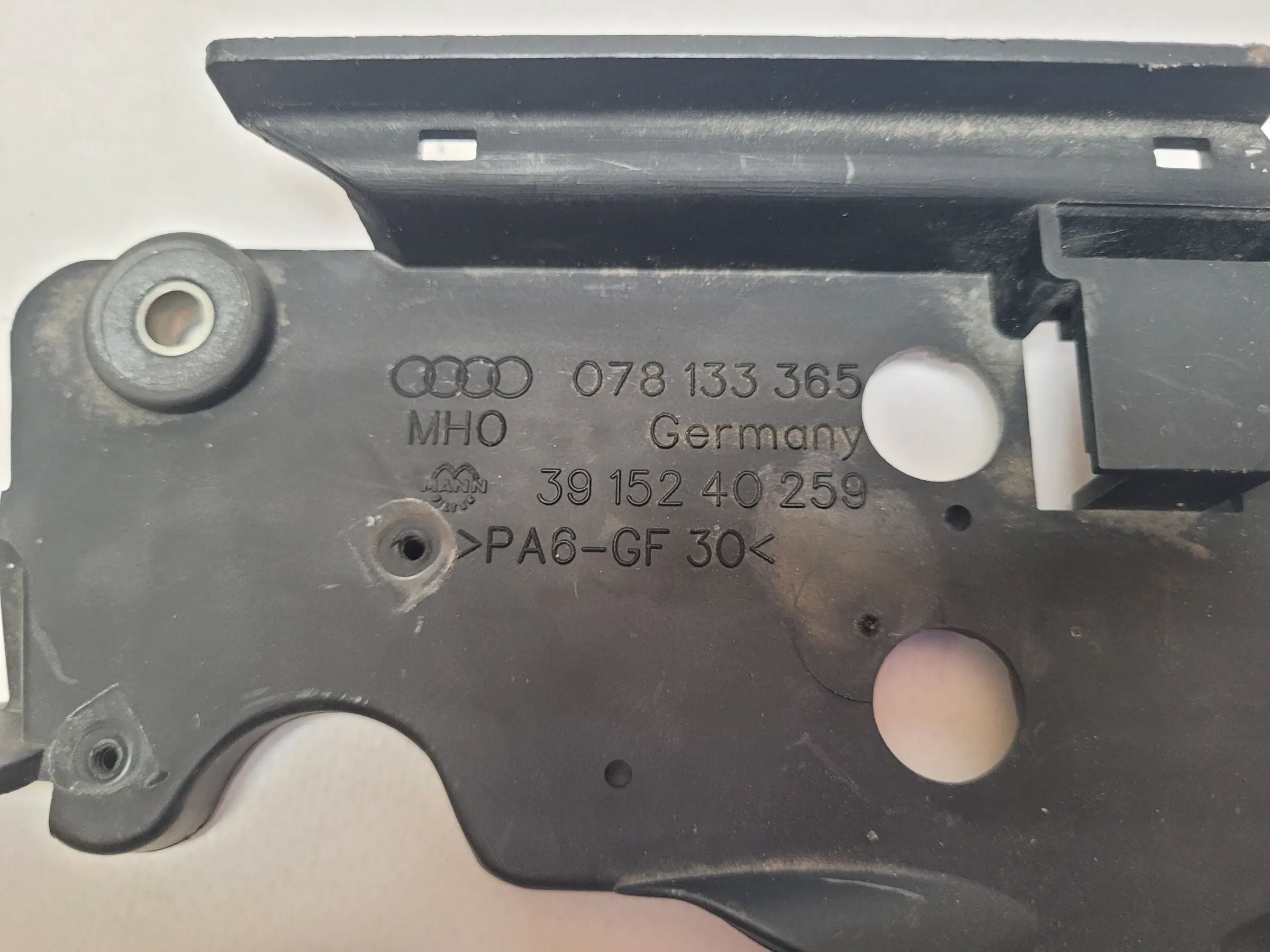 Original Audi A6 (4B2/4B4) Halteplatte Magnetventil 078133365