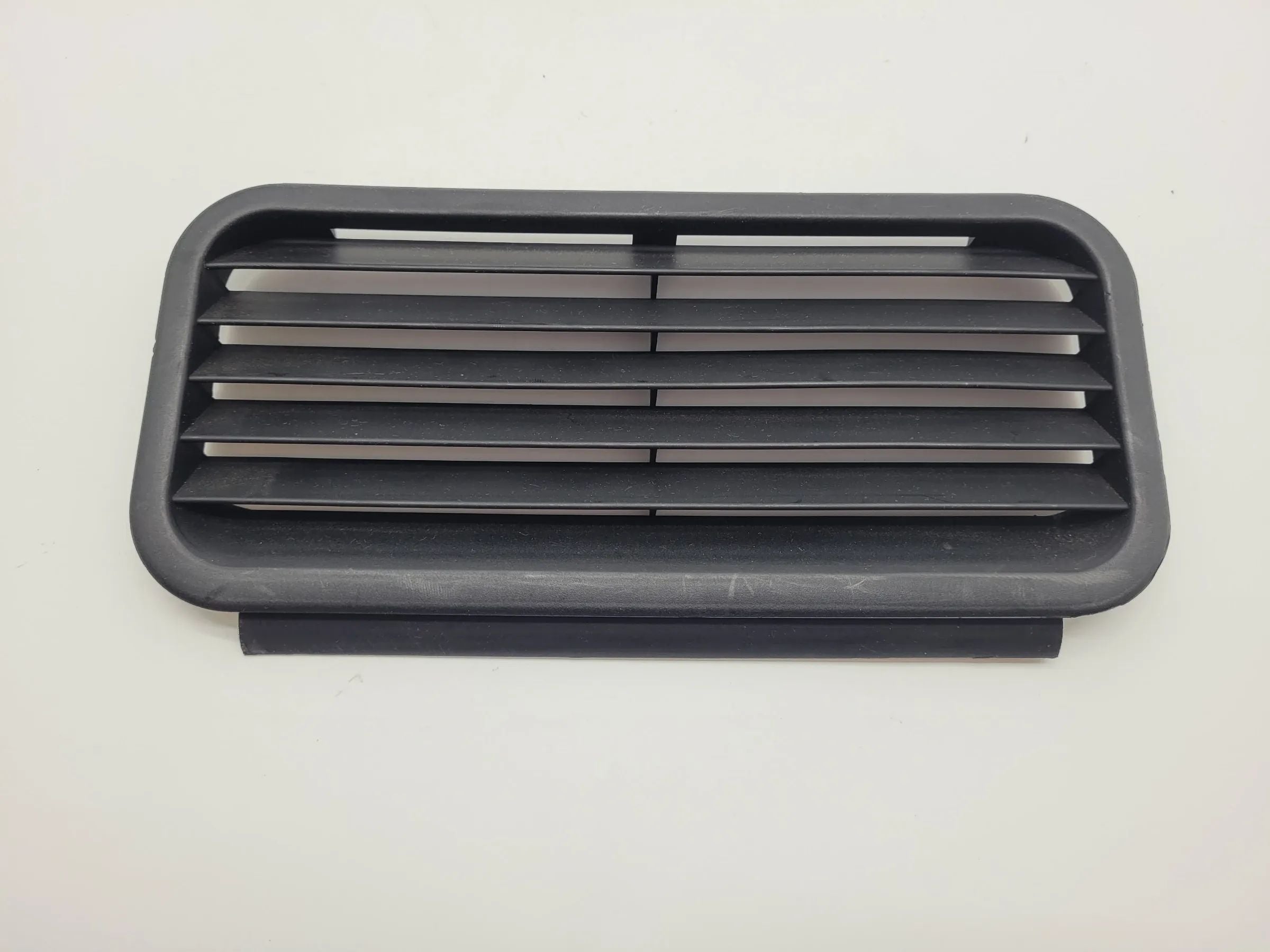 Original Audi A6 (4B2/4B4) Penutup Koper Bagasi Blende Udara R/L 8E5863887A
