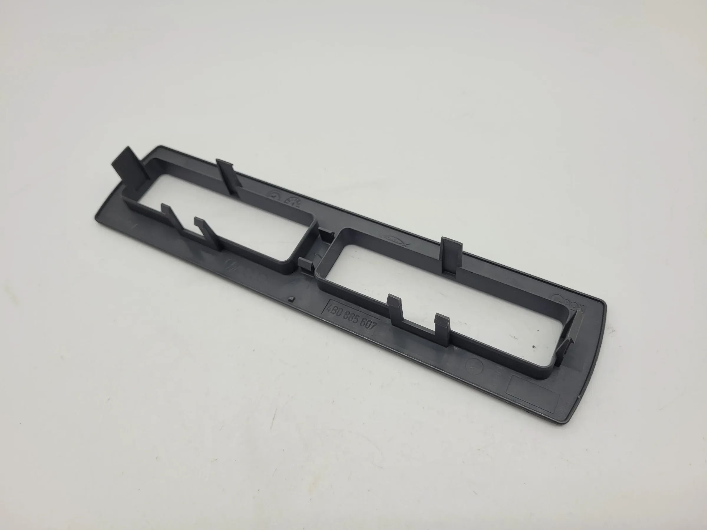 Original Audi A6 (4B2/4B4) Abdeckung Blende Getränkehalter 4B0885607