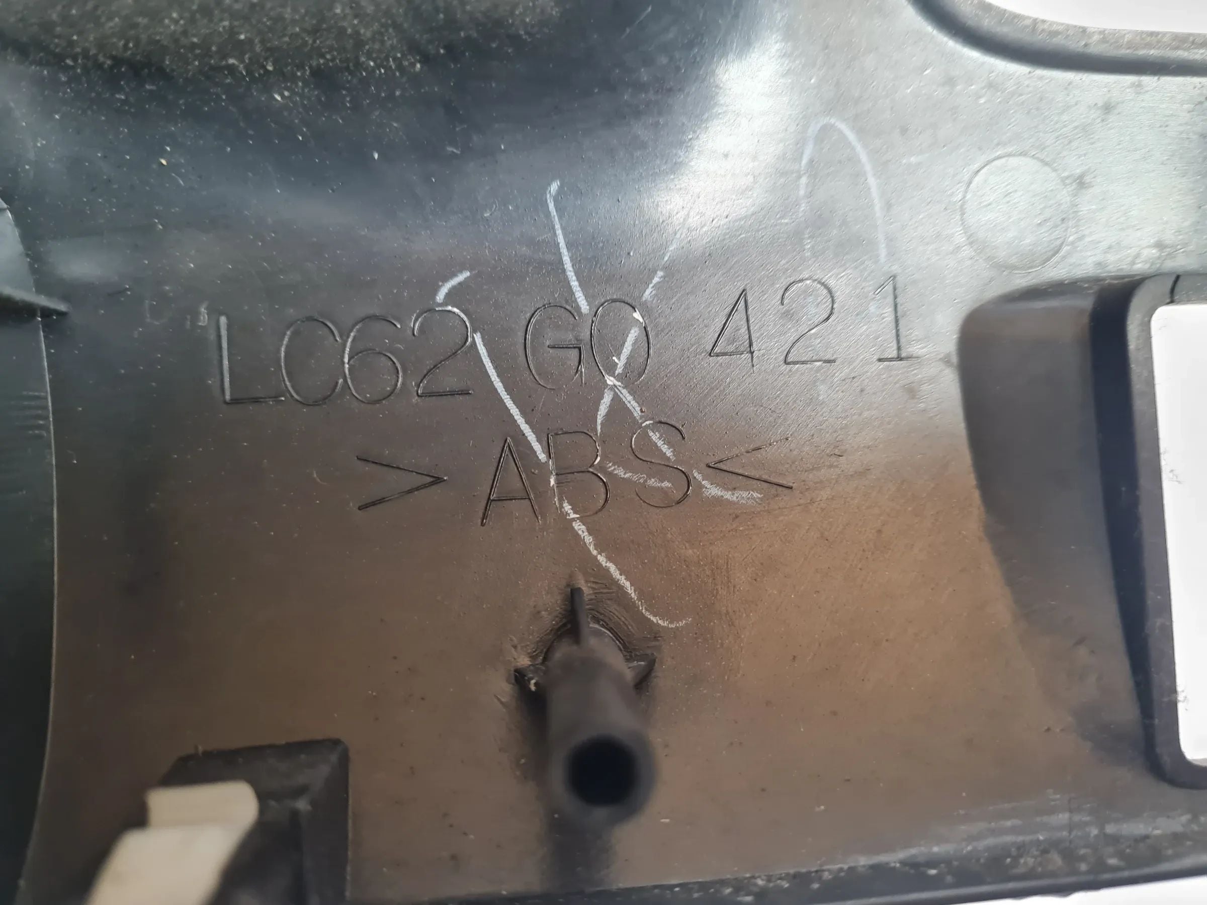 Original Mazda MPV II (LW) Armaturenbrett Verkleidung Blende LC62G0421