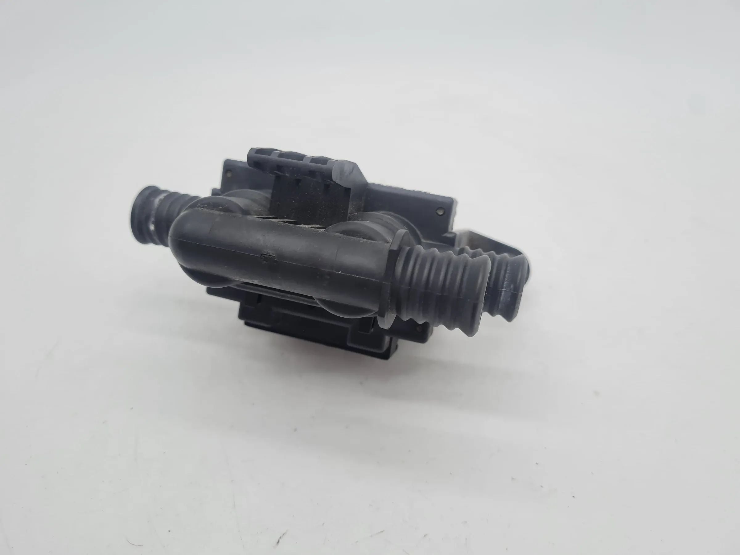 Original BMW 5er/X5/7 (E39/E53) Klima Wasserventil 64.12-8374995