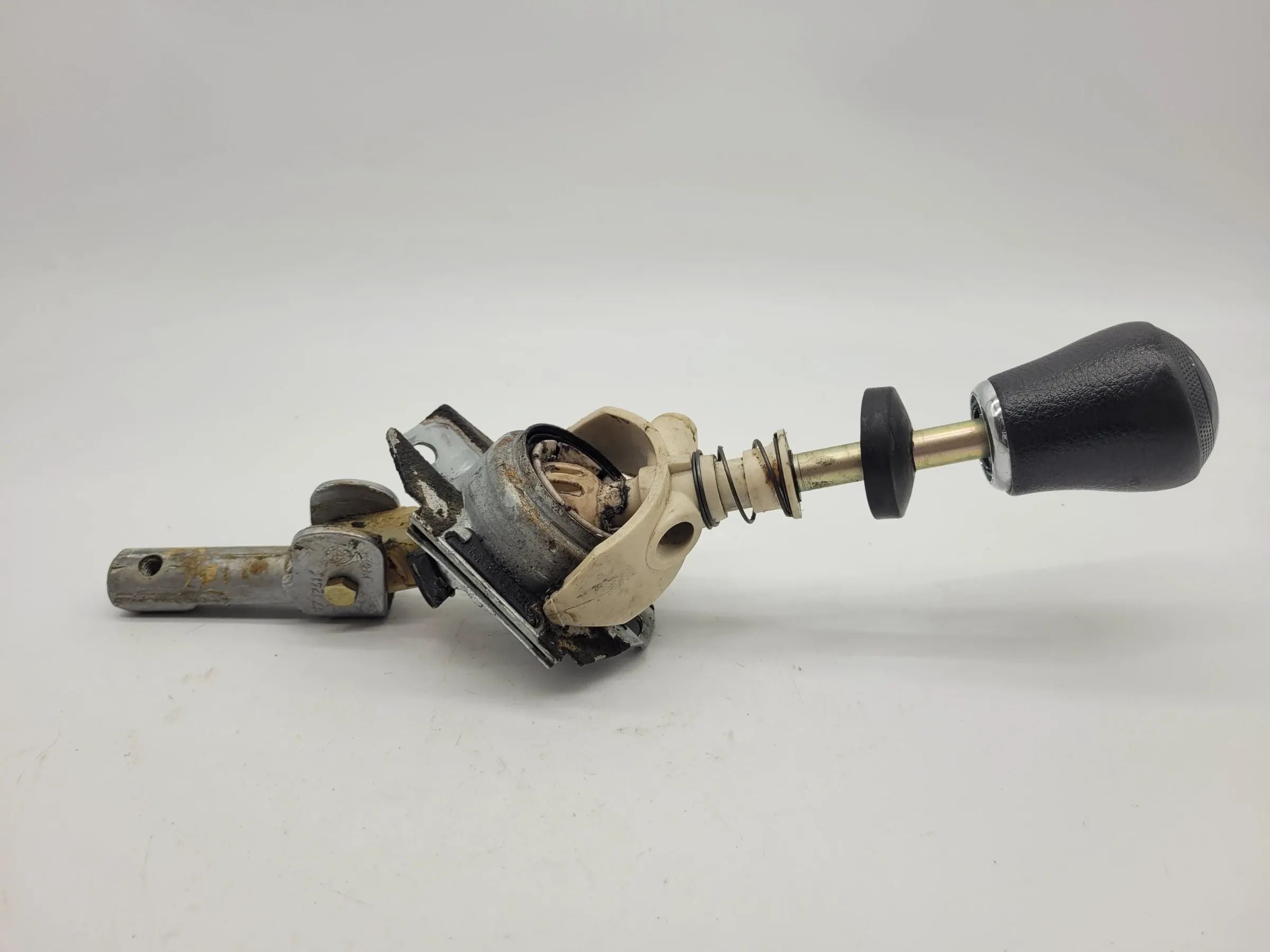 Original Audi A6 (4B2/4B4) Schaltbetätigung Schaltgehäuse 8D0711159A