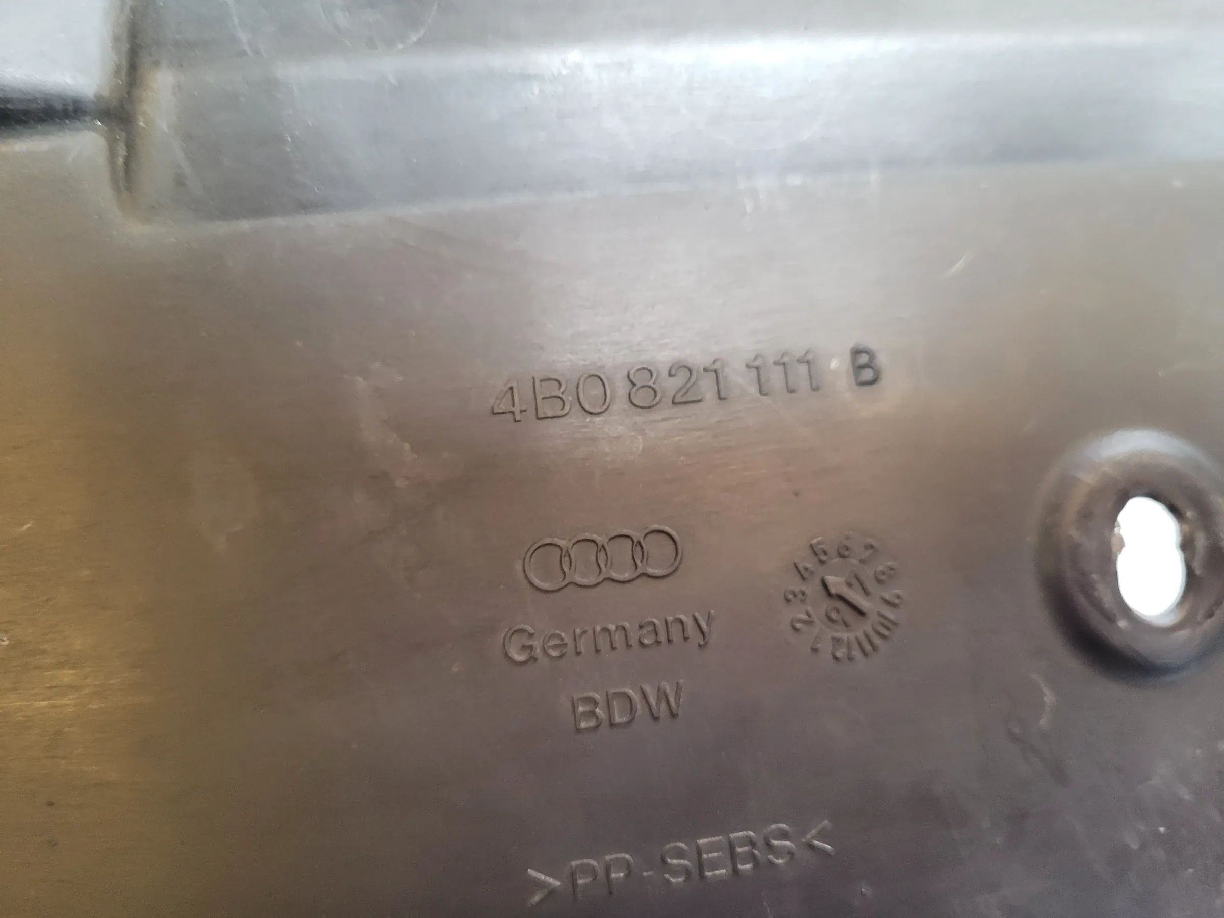 Original Audi A6 (4B2/4B4) Abdeckung Verkleidung 4B0821111B