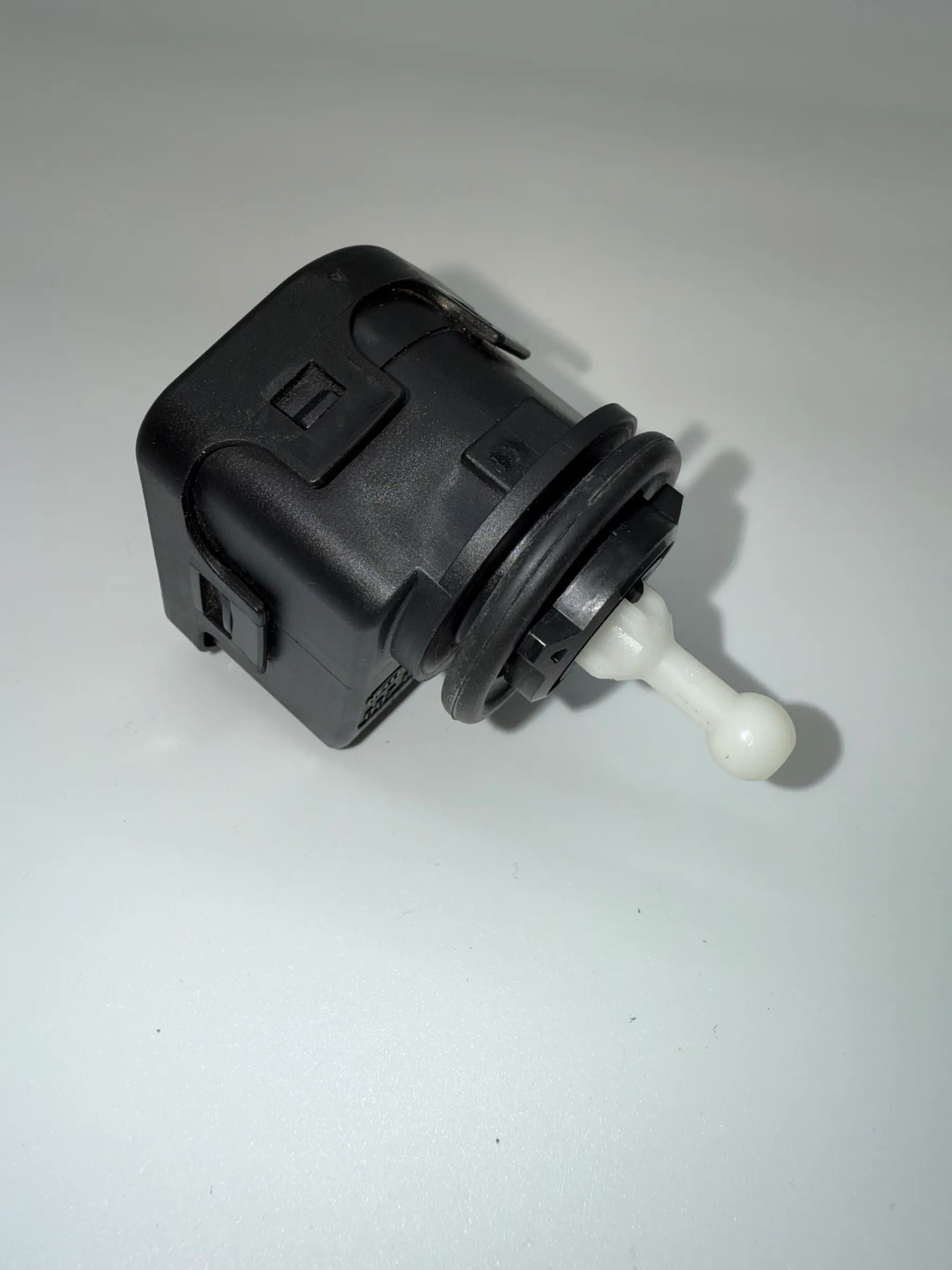 มอเตอร์ปรับไฟหน้า Leuchtweitenverstellung LWR 007878-00 VW Passat 2.5 TDI V6 ปี 2003