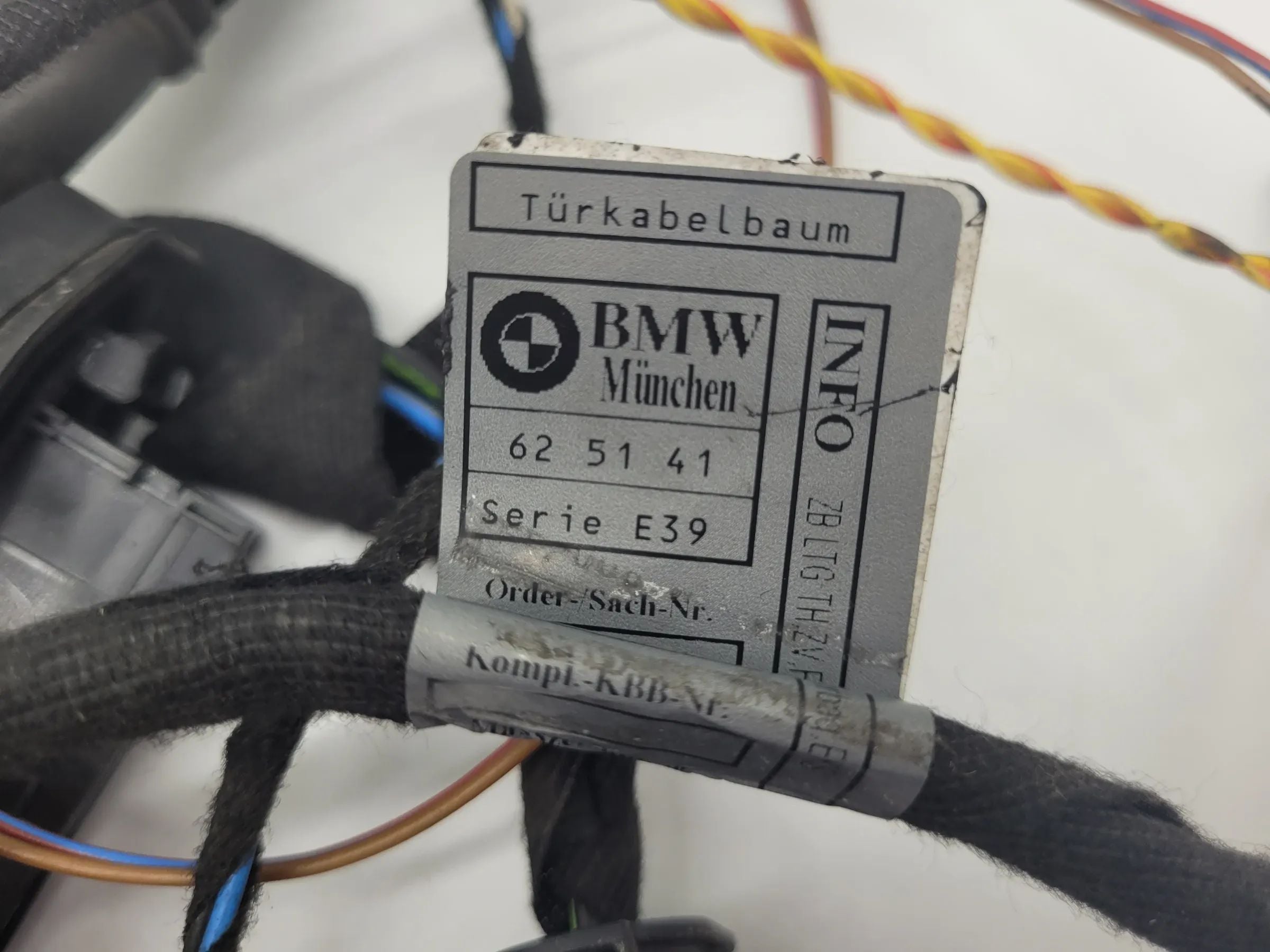 BMW 5er Touring E39 Türkabelbaum L/R Hinten 8364239 (Original)