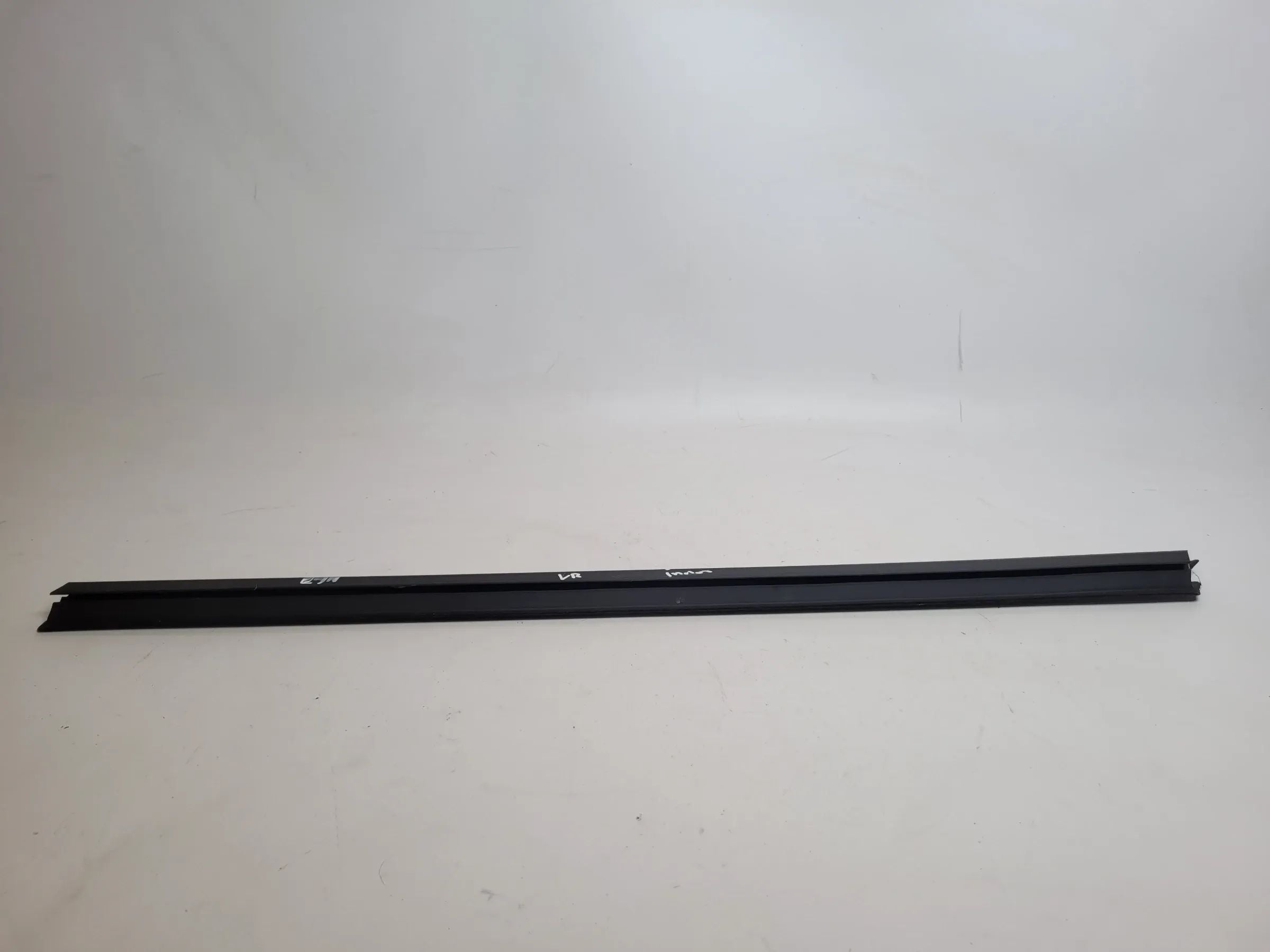 BMW 3er Touring E91 Schachtleiste Dichtung 1 Vorne Rechts Innen 17033 Original
