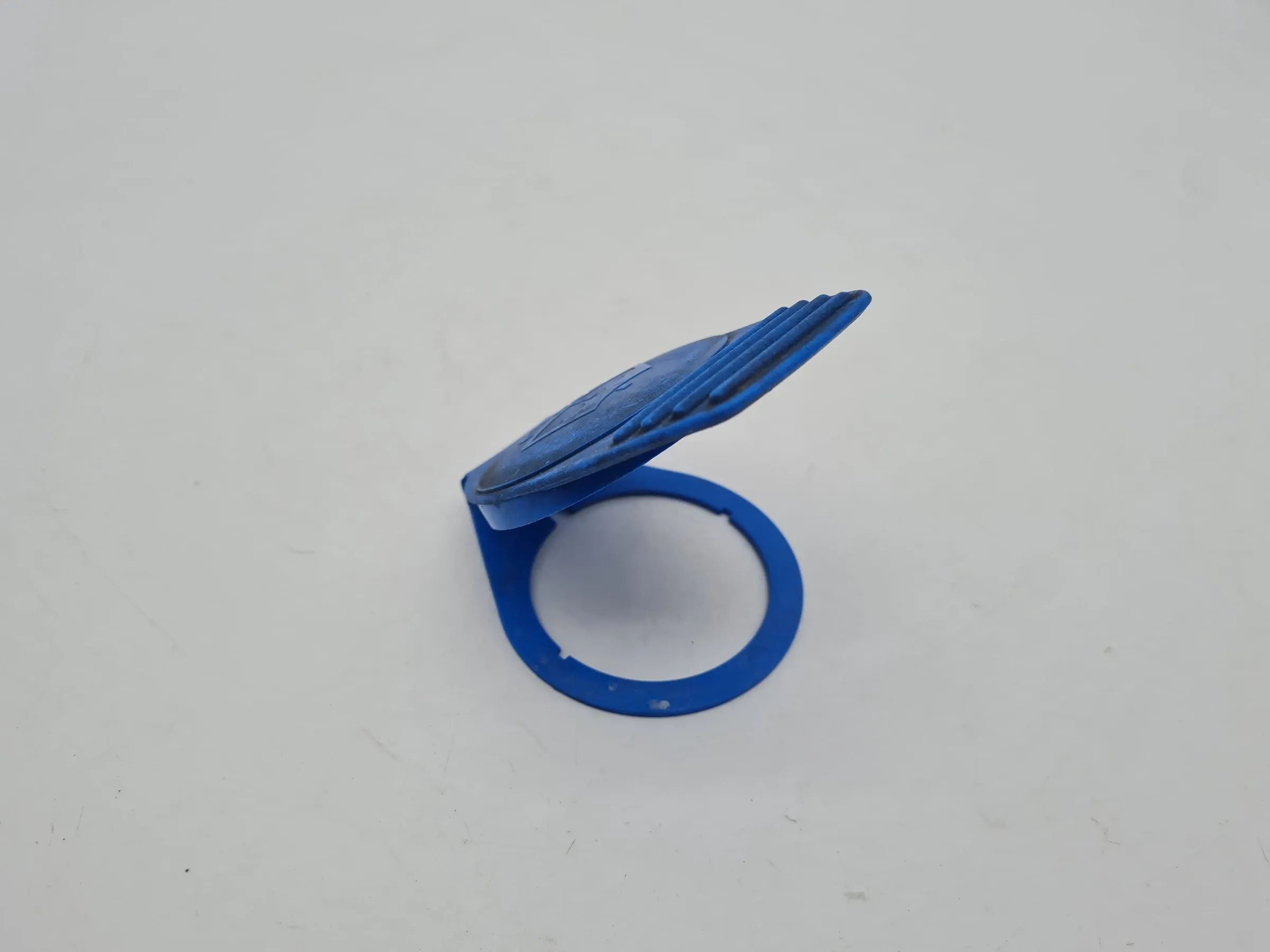 Original VW/Audi/Skoda/Seat A4 Verschluss, Waschwasserbehälter 8D0955455