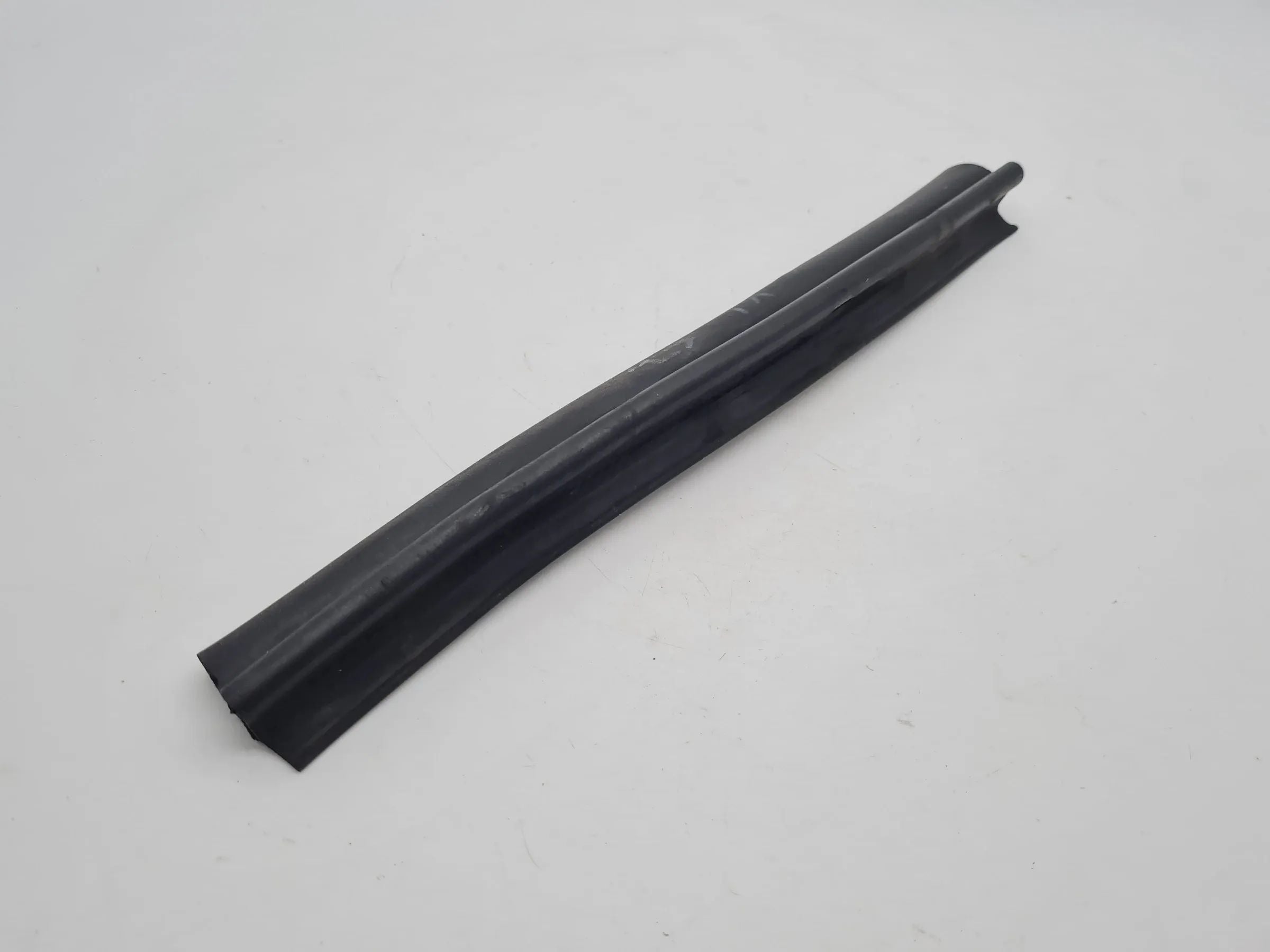 Original Audi A6 (4B2/4B4) Dichtung Gummi Links Vorne Seite