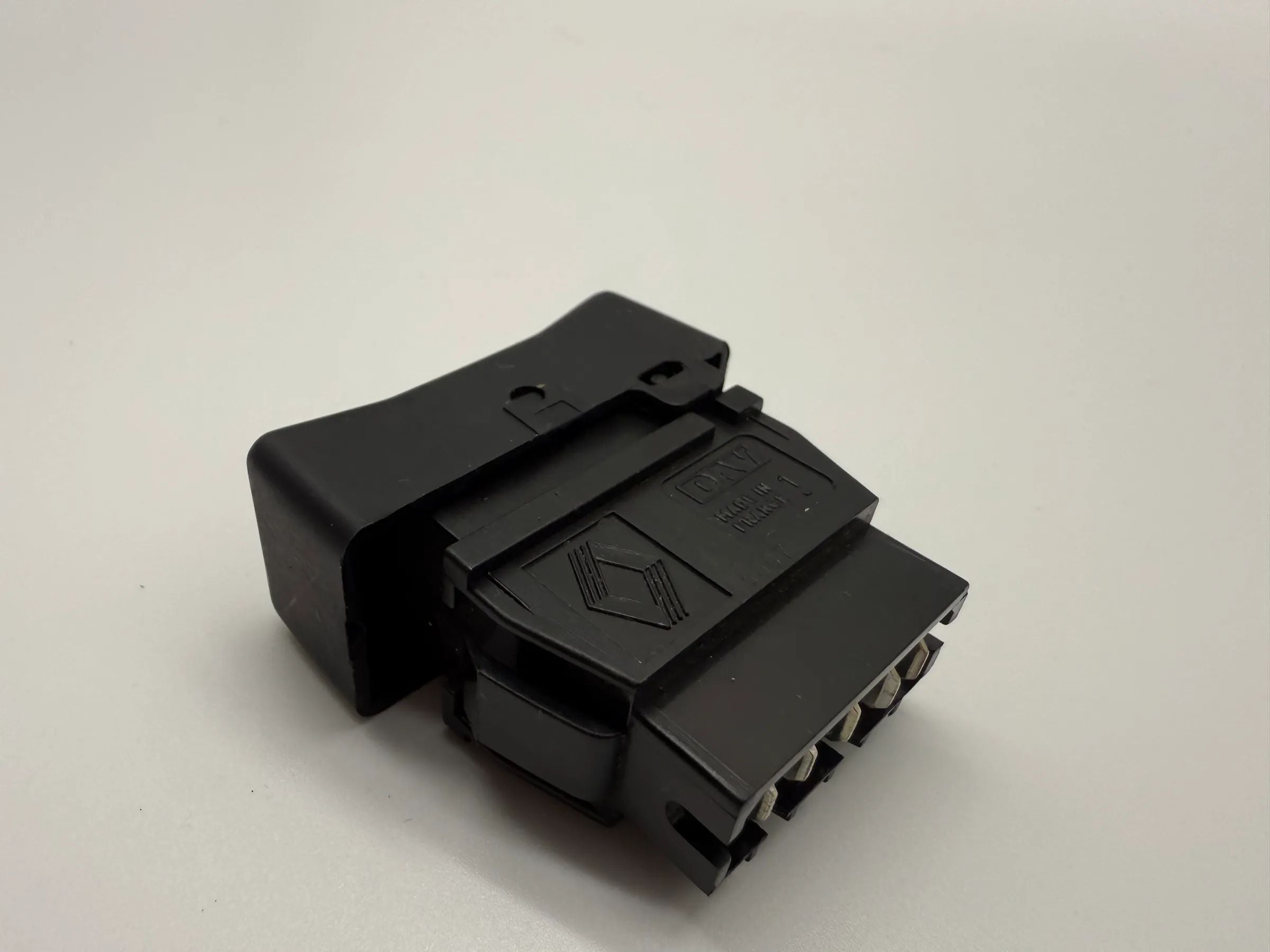 Oryginalny przełącznik świateł przeciwmgłowych Renault R21 DAV 7700794673