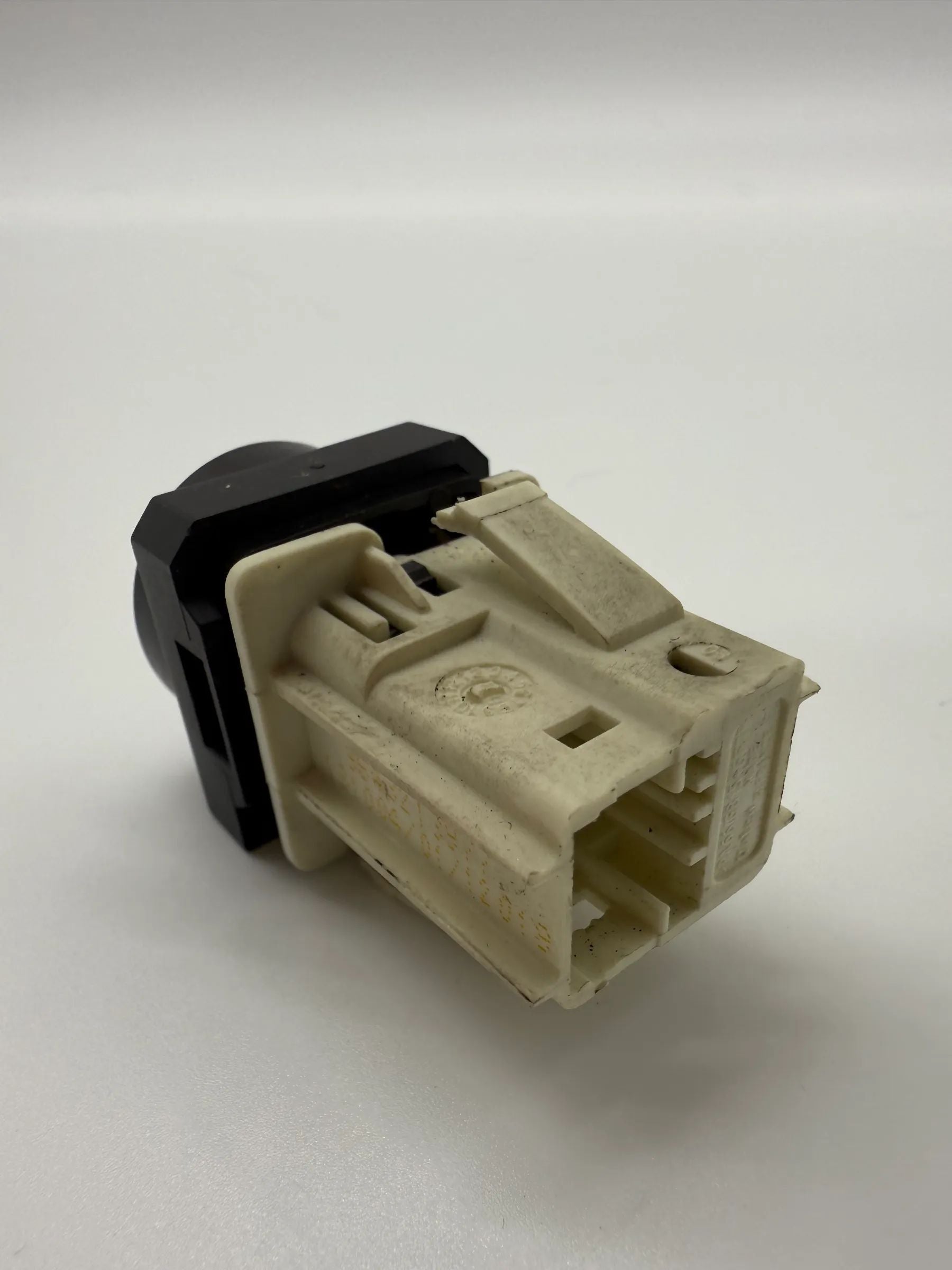 Oryginalny przełącznik ESP Citroen Xsara Picasso VALEO 9643213977