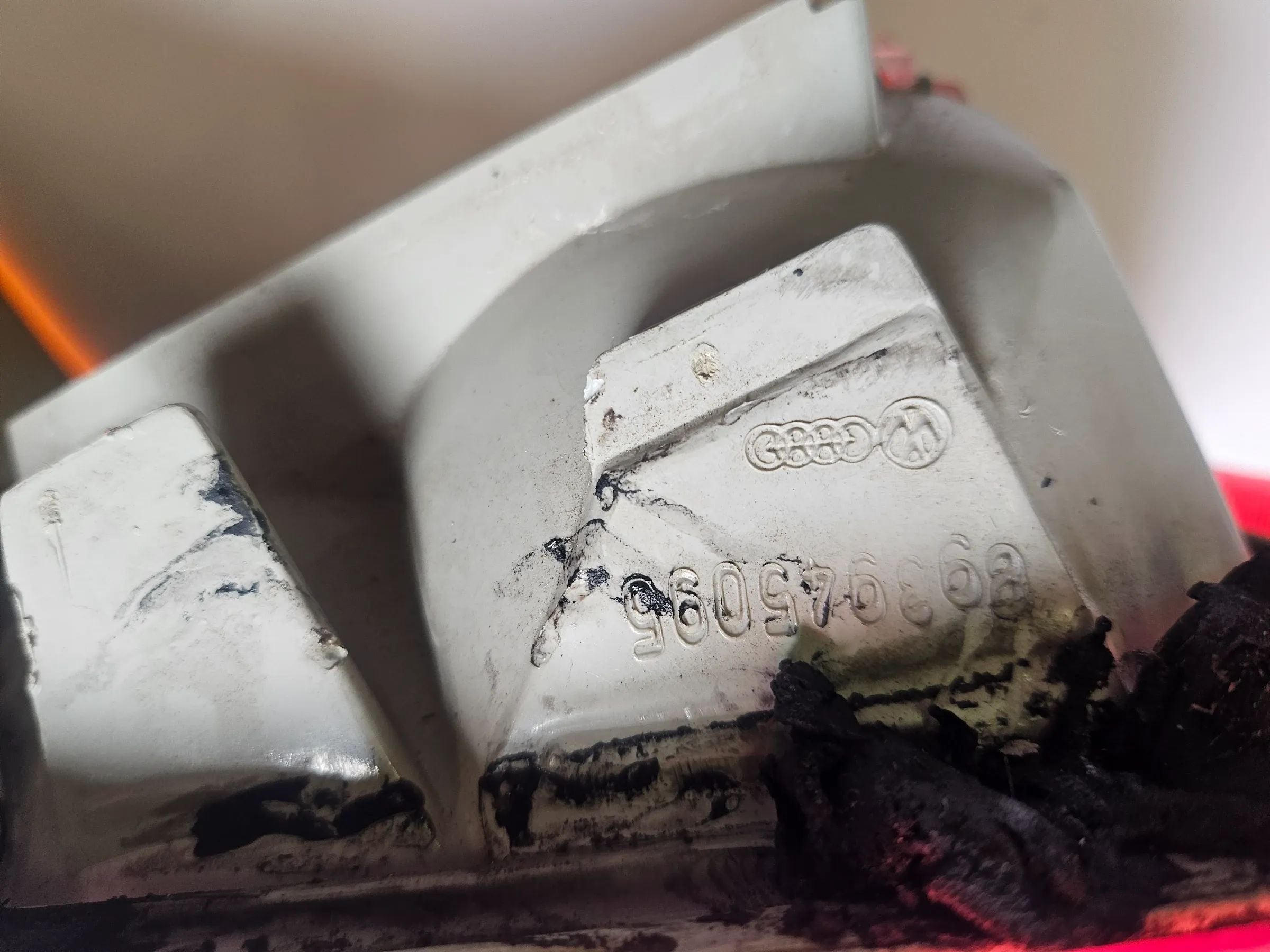 ORYGINALNA LEWA LAMPA TYLNA AUDI 80 893945095