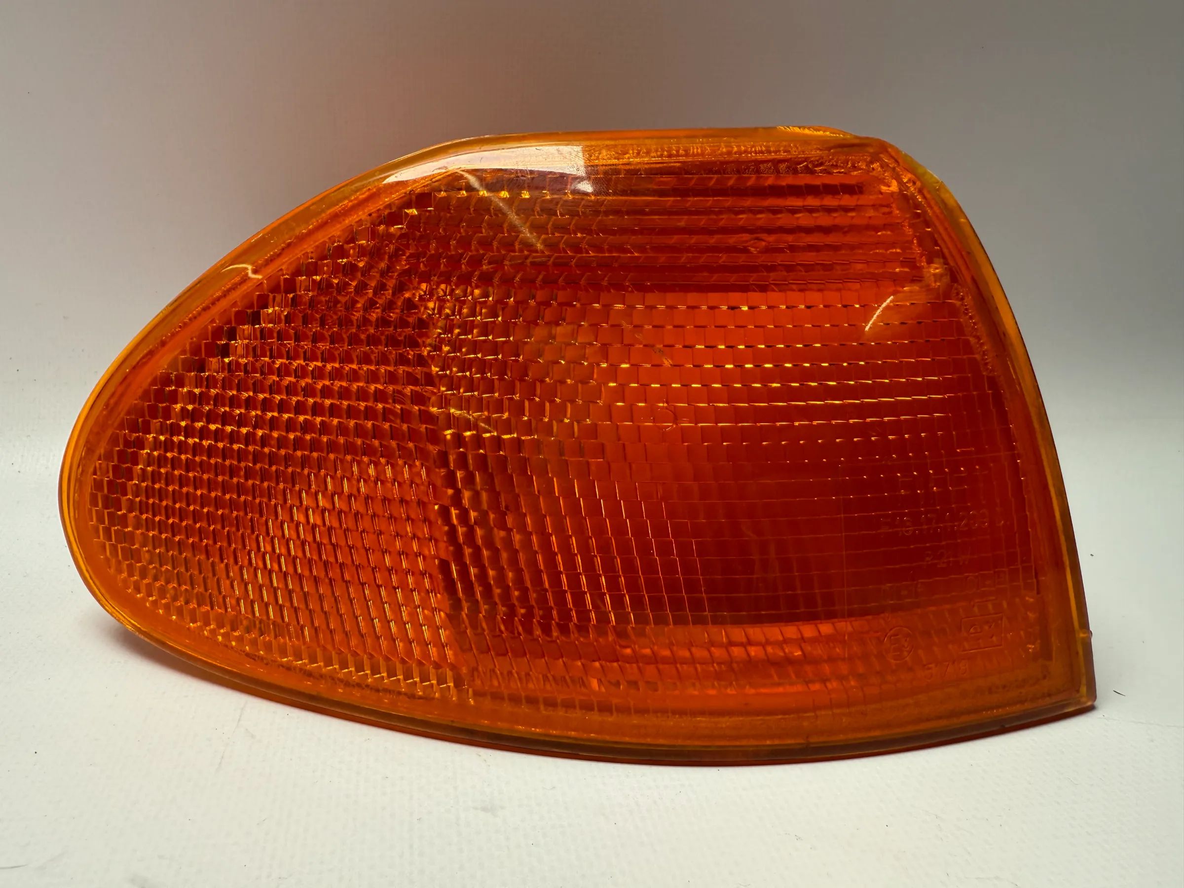 Оригинальный правый передний оранжевый указатель поворота Opel Astra F 1991-1994 90421897