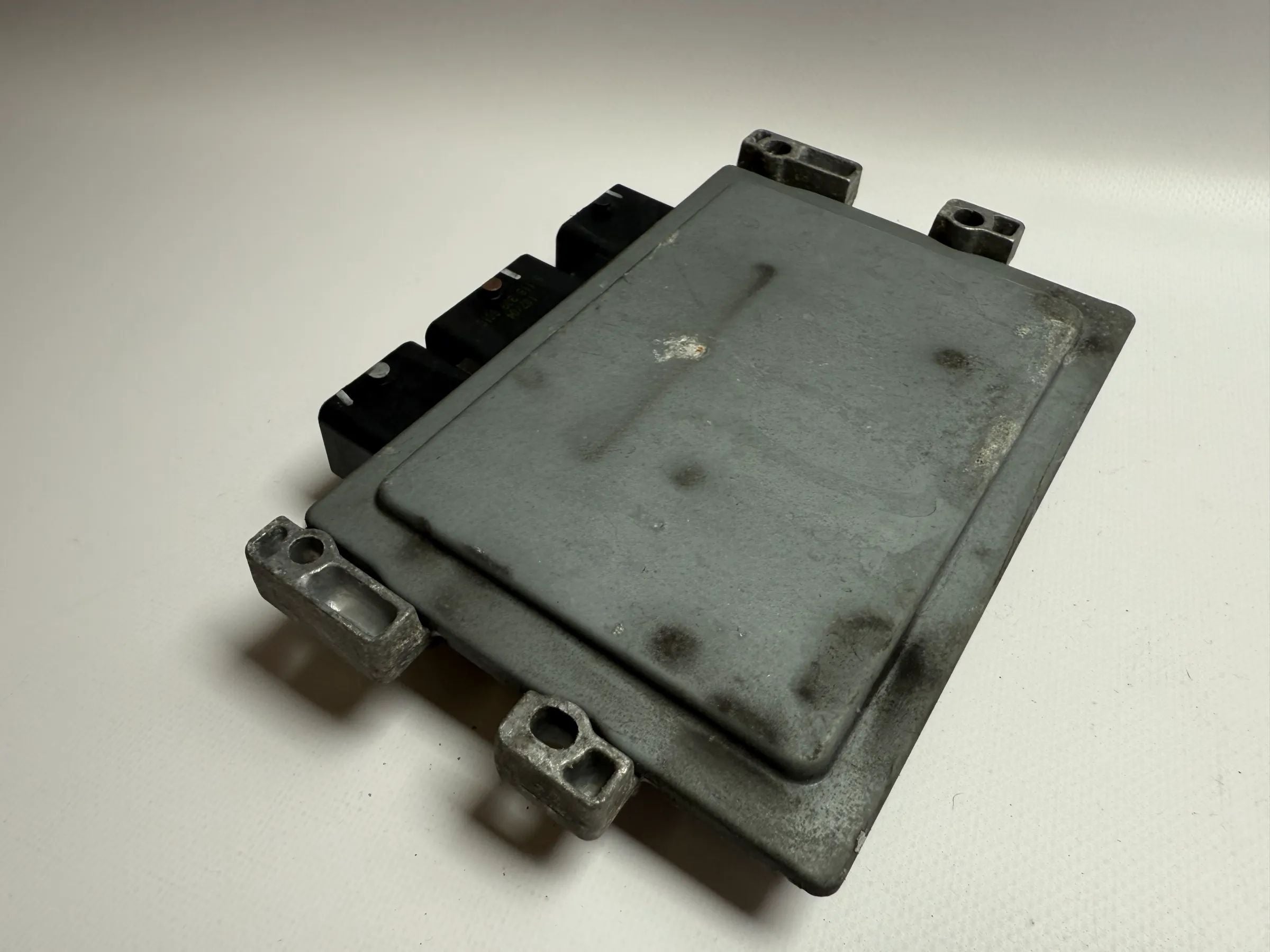 Оригинальный блок управления двигателем Renault Clio II ECU S120201205D / 8200406058 SIM32