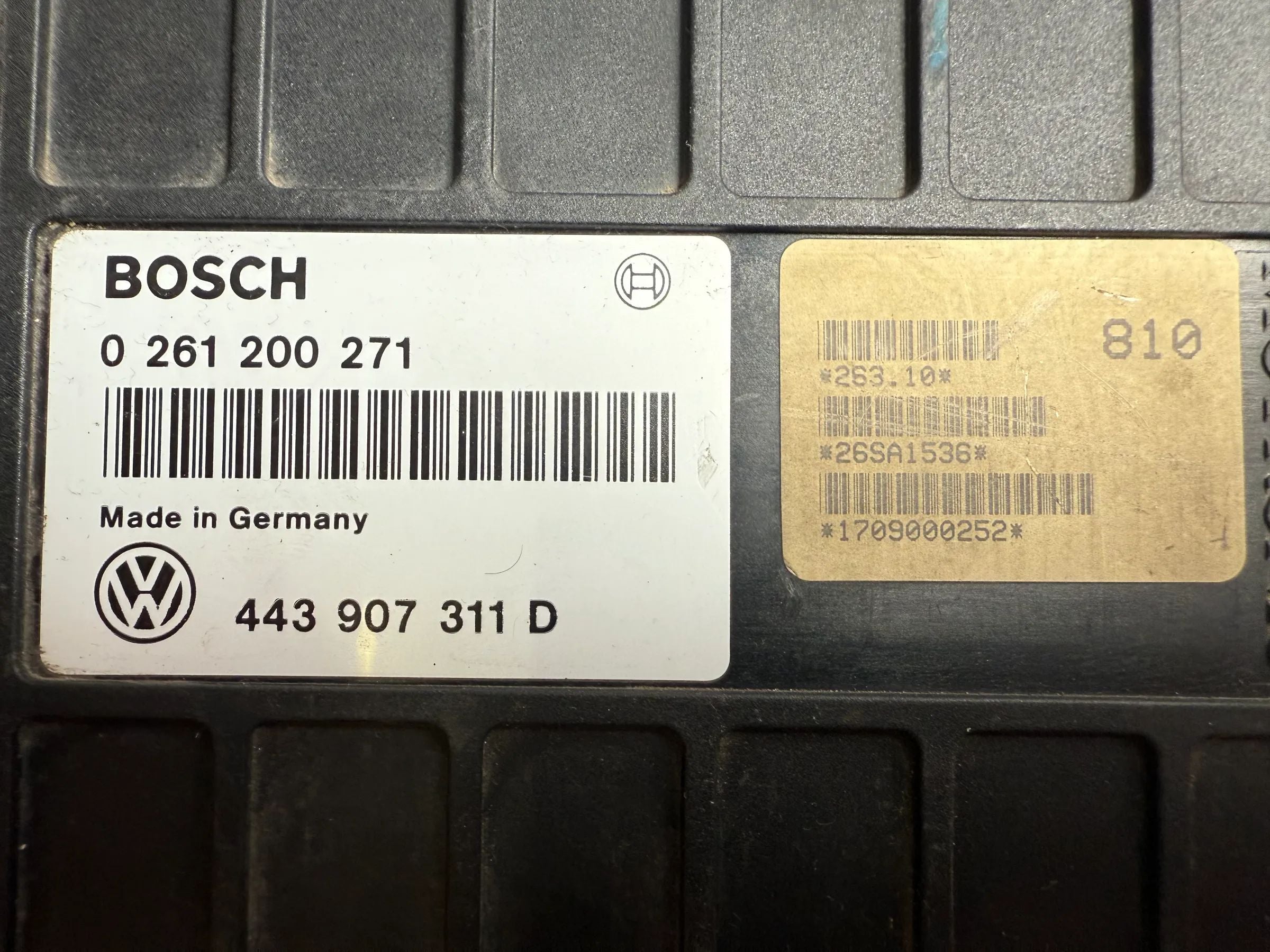 อะไหล่แท้ VW Passat 35i 1.8 กล่องควบคุมเครื่องยนต์ ECU 0261200271 / 443907311D