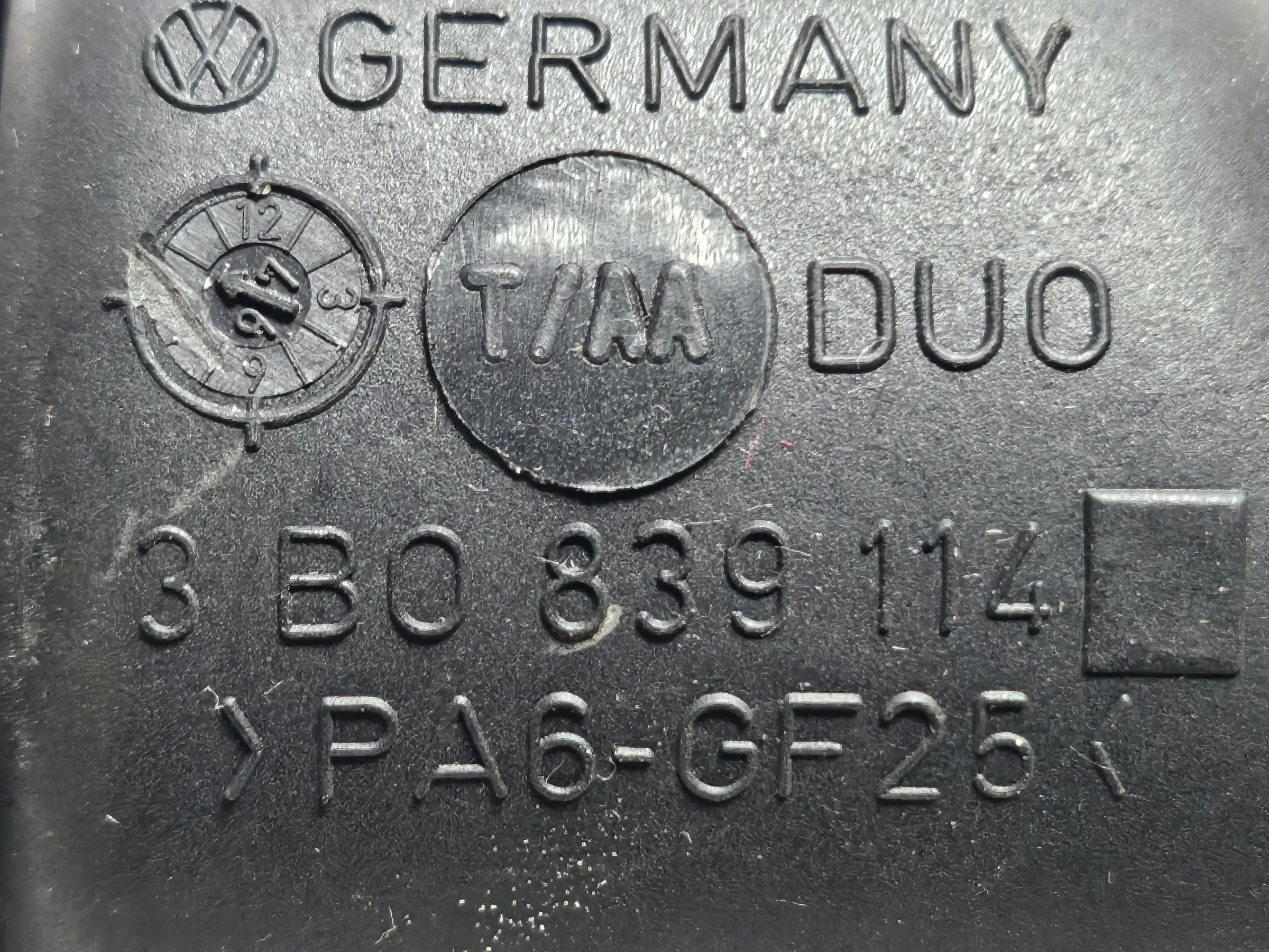 Original VW Golf 4 Bj.,00 Door handle rear right 3B0839114 