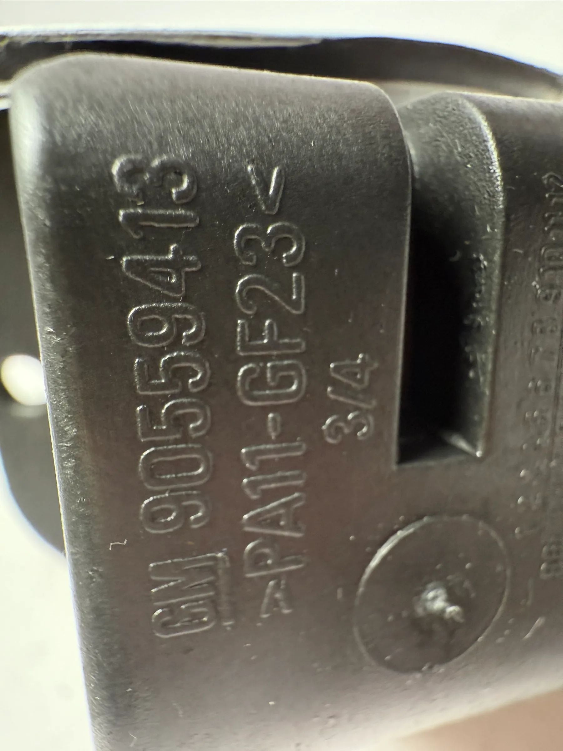 Original Opel Astra 1.6 G Tapa de Depósito / Tapón de Combustible Blanco 90559413