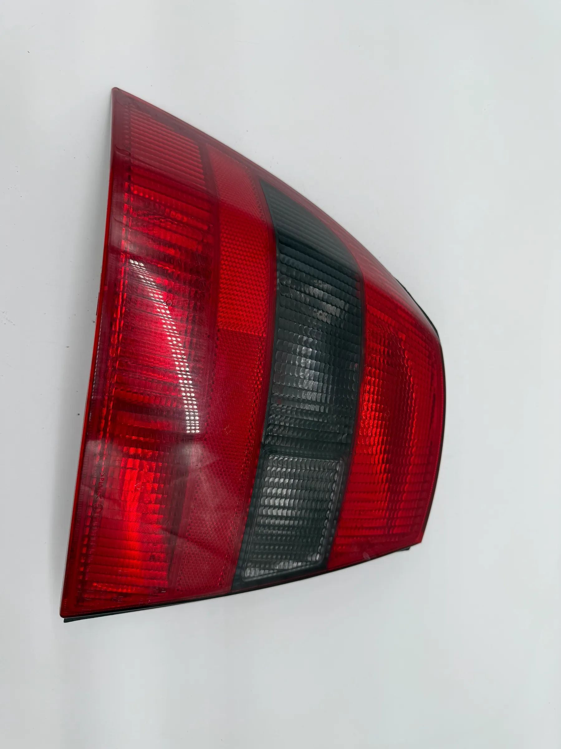 OPEL VECTRA B Feu arrière gauche 37370748