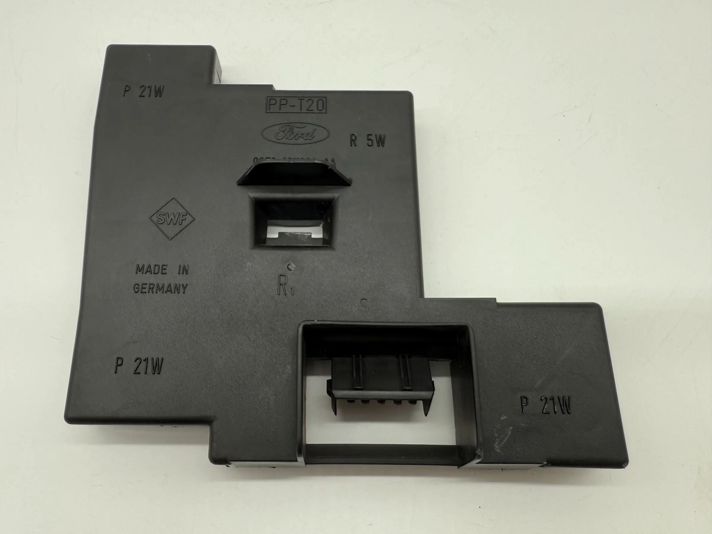 フォード フィエスタ JAS JBS 96FG13N004 純正左リアランプブラケット