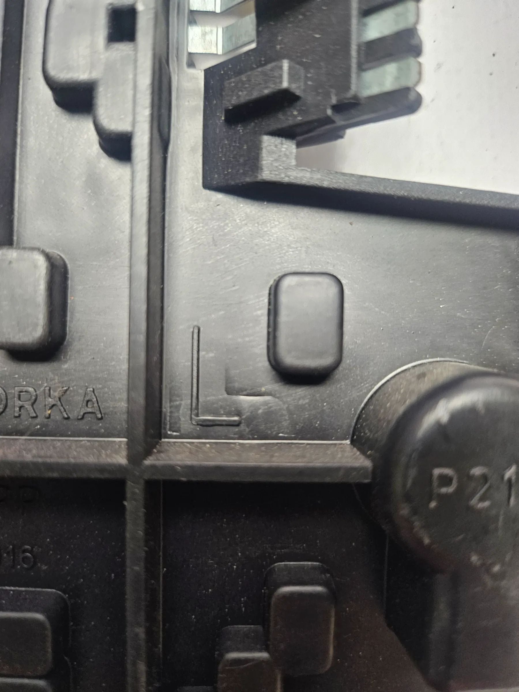 อะไหล่แท้ Opel Corsa B 5016 ขายึดไฟท้ายซ้าย GM