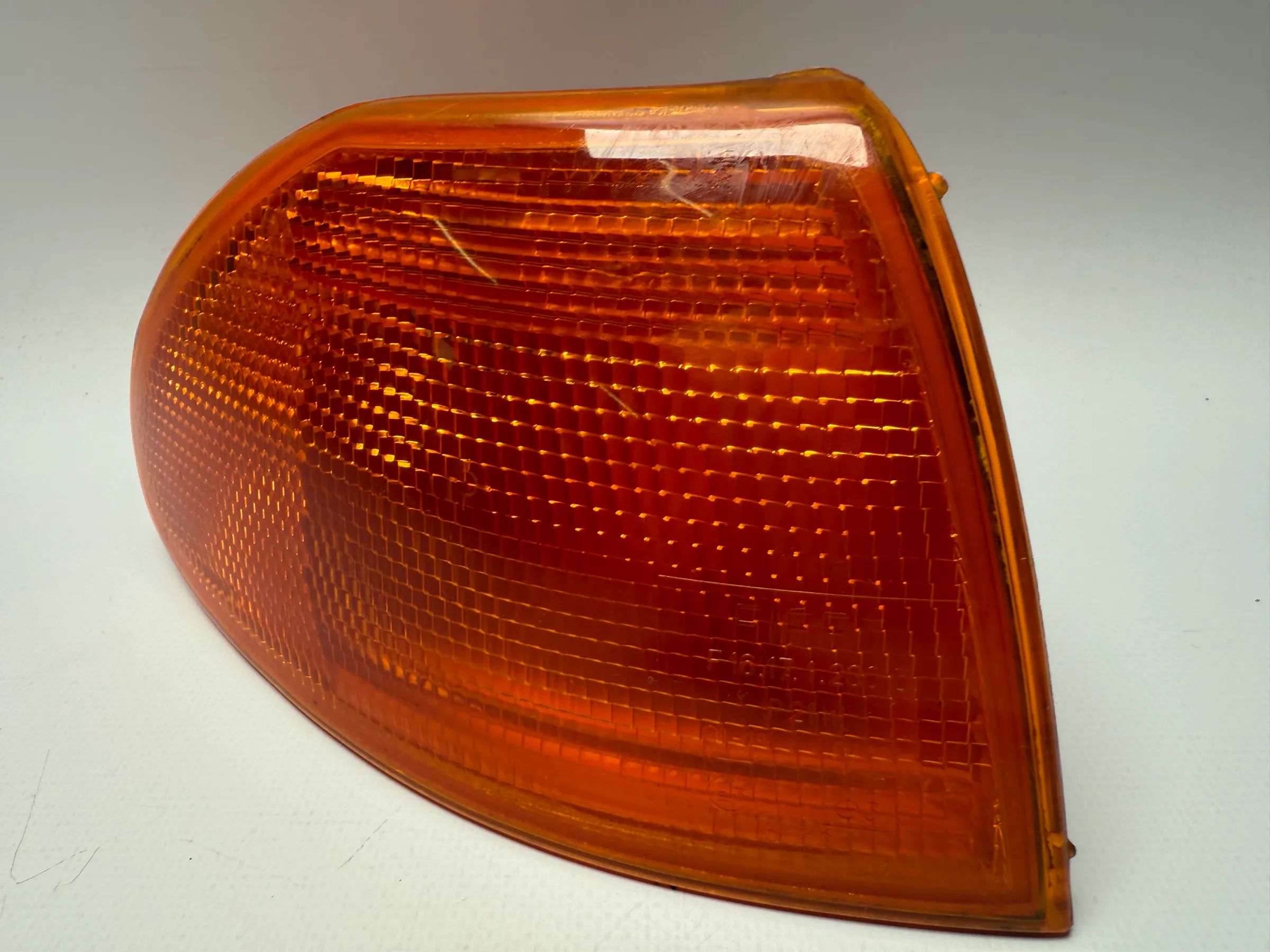 Оригинальный передний правый оранжевый поворотник Opel Astra F 91-94 90421897